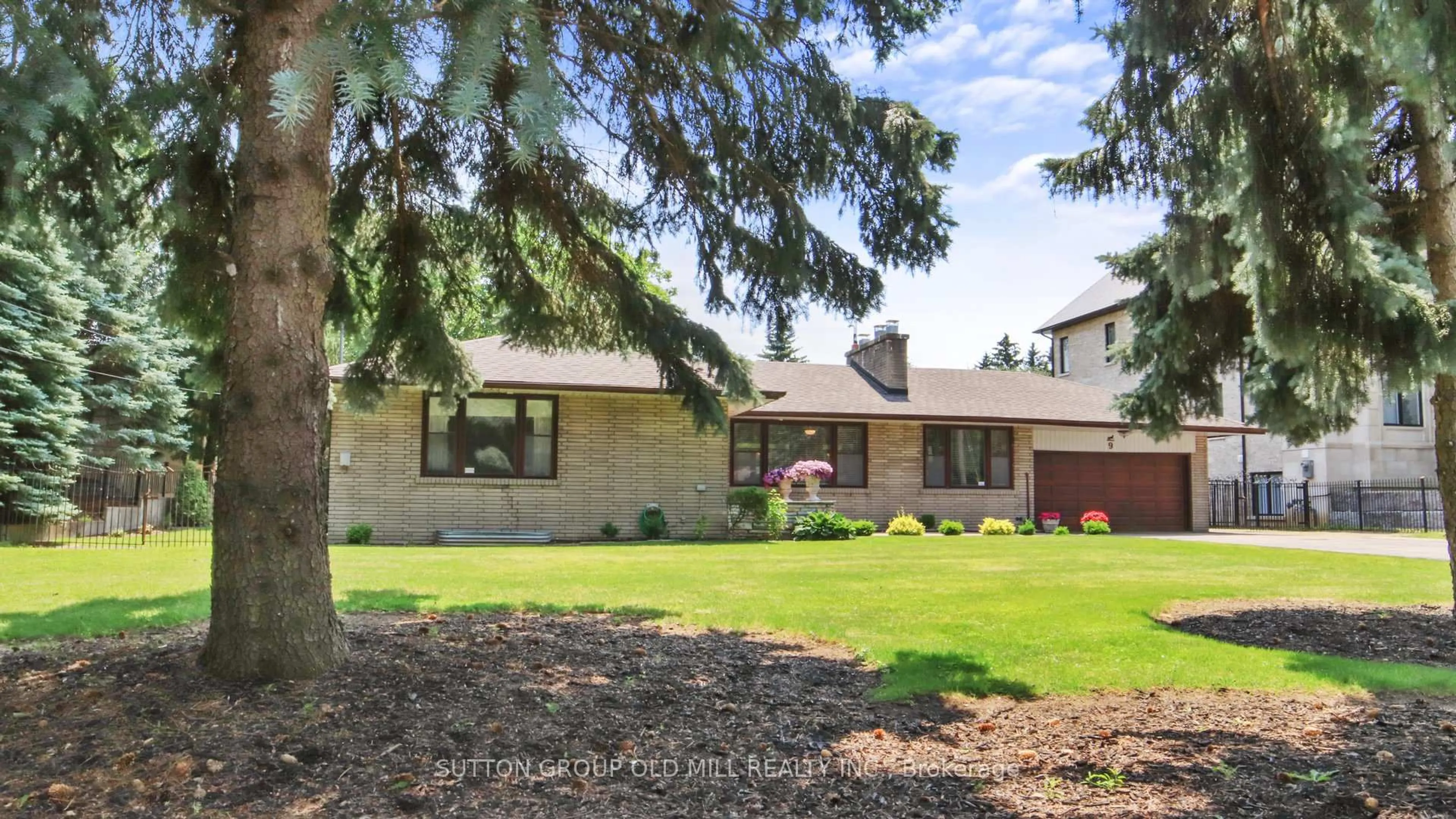 Home with vinyl exterior material, street for 9 Westmount Park Rd, Toronto Ontario M9P 1R4