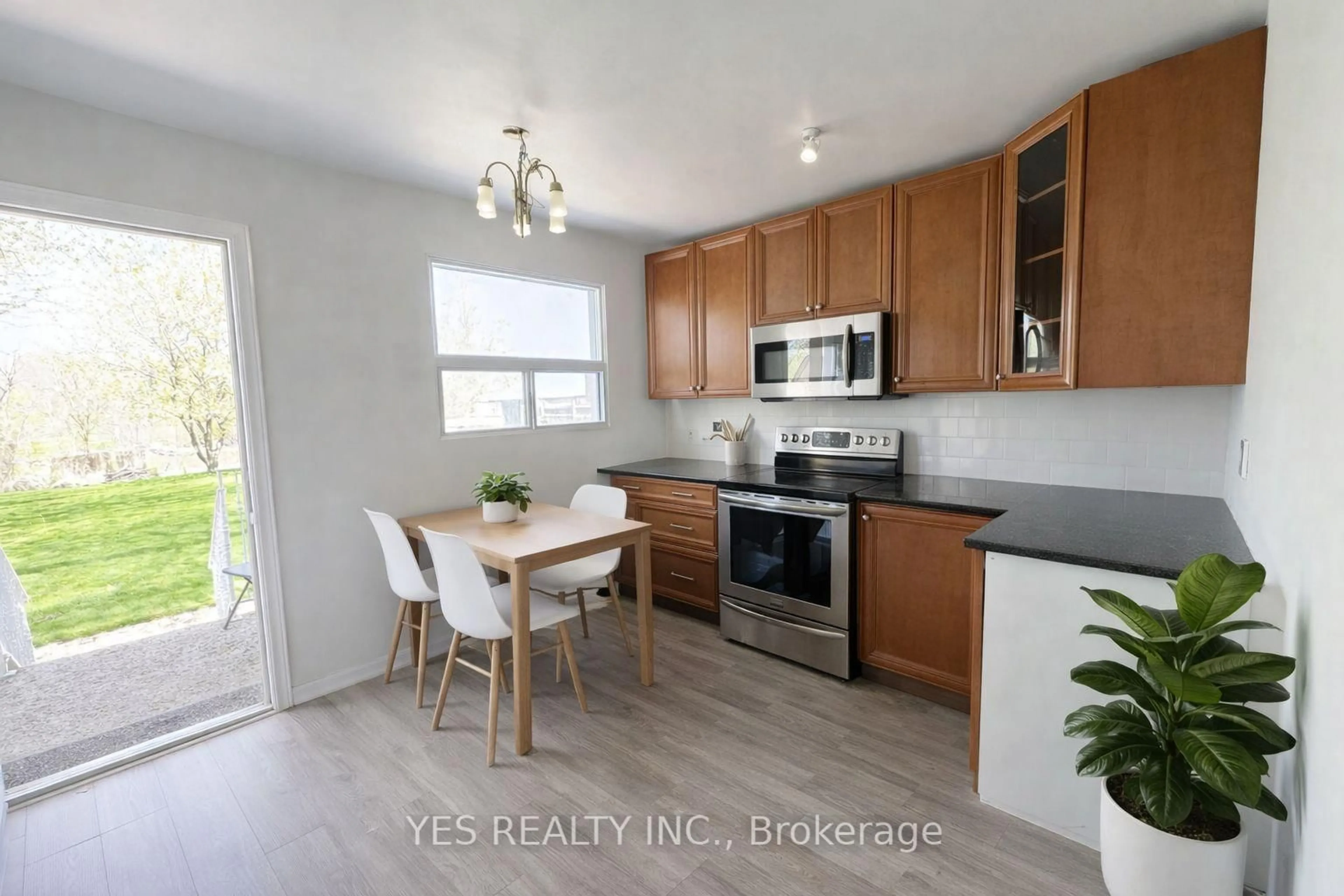 Open concept kitchen, unknown for 199 North Service Rd, Mississauga Ontario L5A 1A4