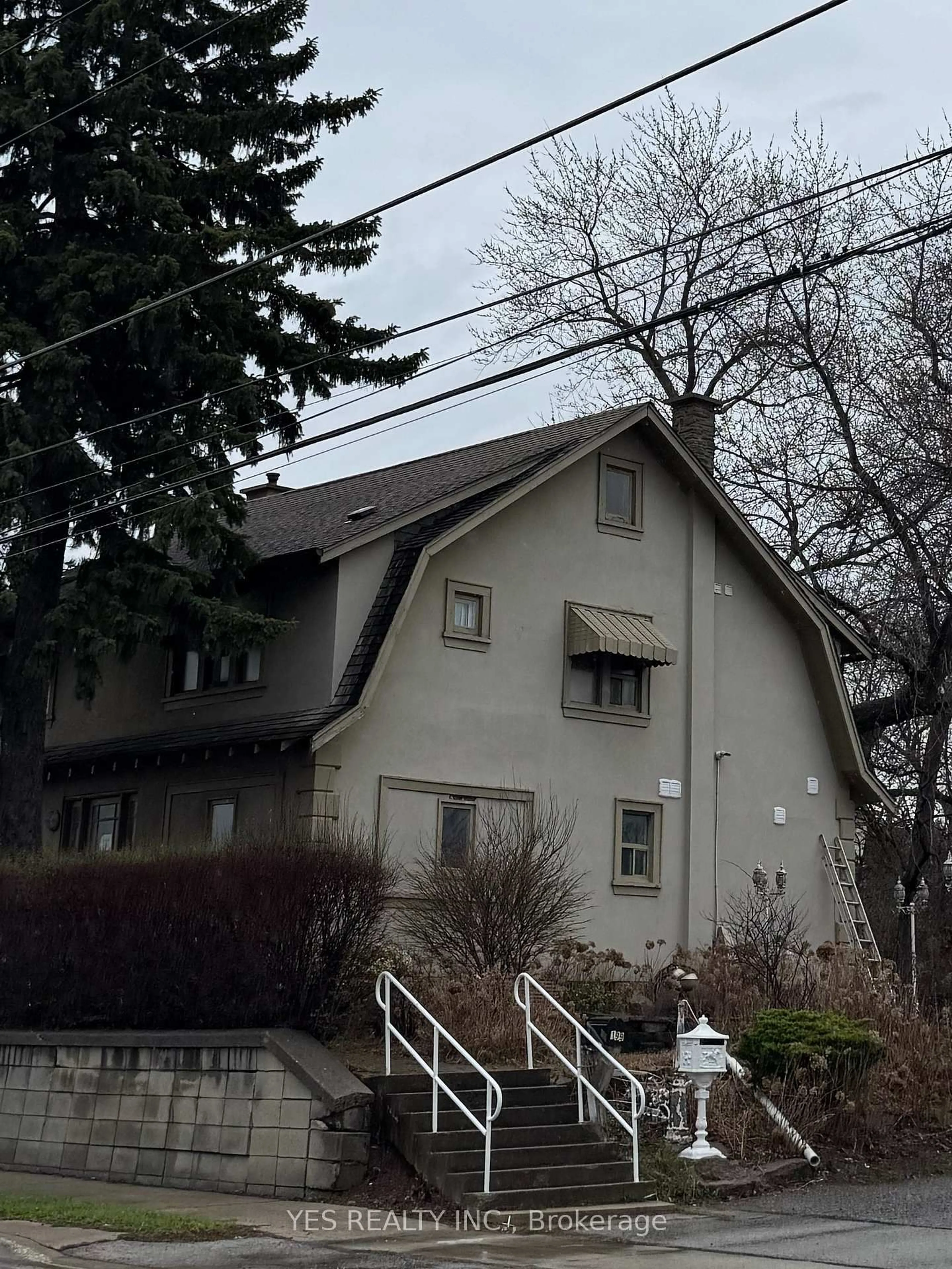 Home with vinyl exterior material, building for 199 North Service Rd, Mississauga Ontario L5A 1A4