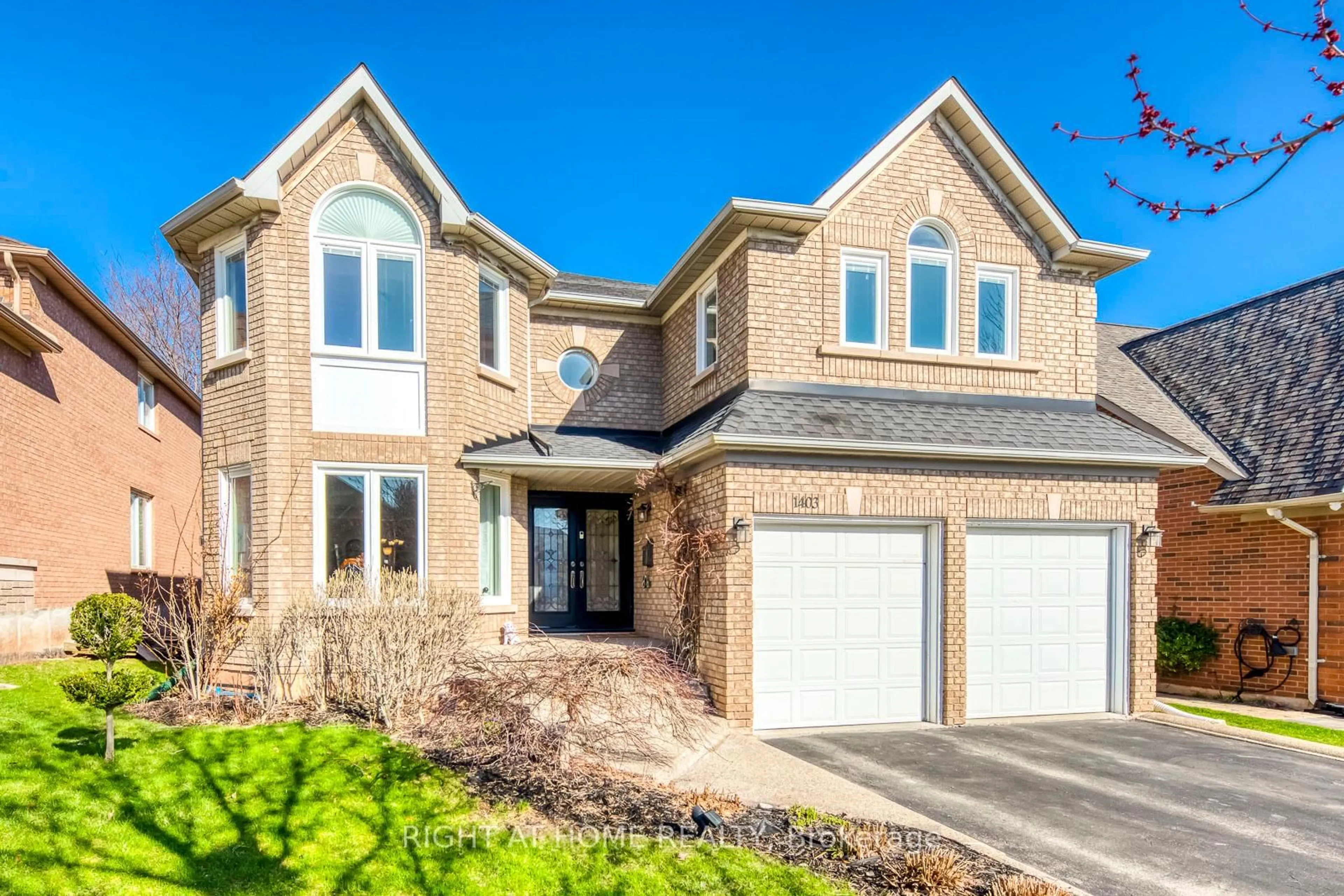 Home with brick exterior material, street for 1403 BAYSHIRE Dr, Oakville Ontario L6H 6E8