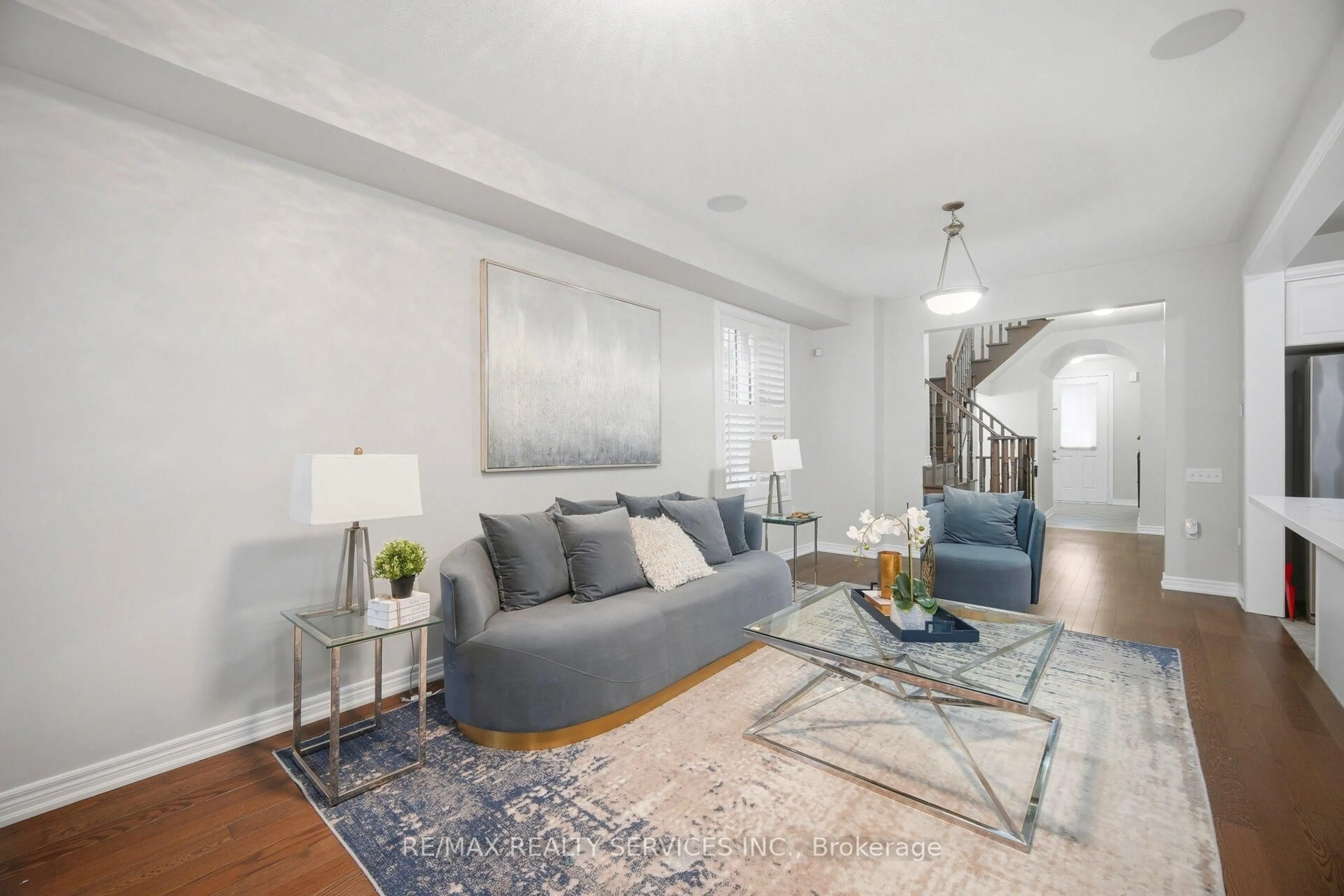 Living room with furniture, unknown for 9 Maple Trail Rd, Caledon Ontario L7C 3Z3