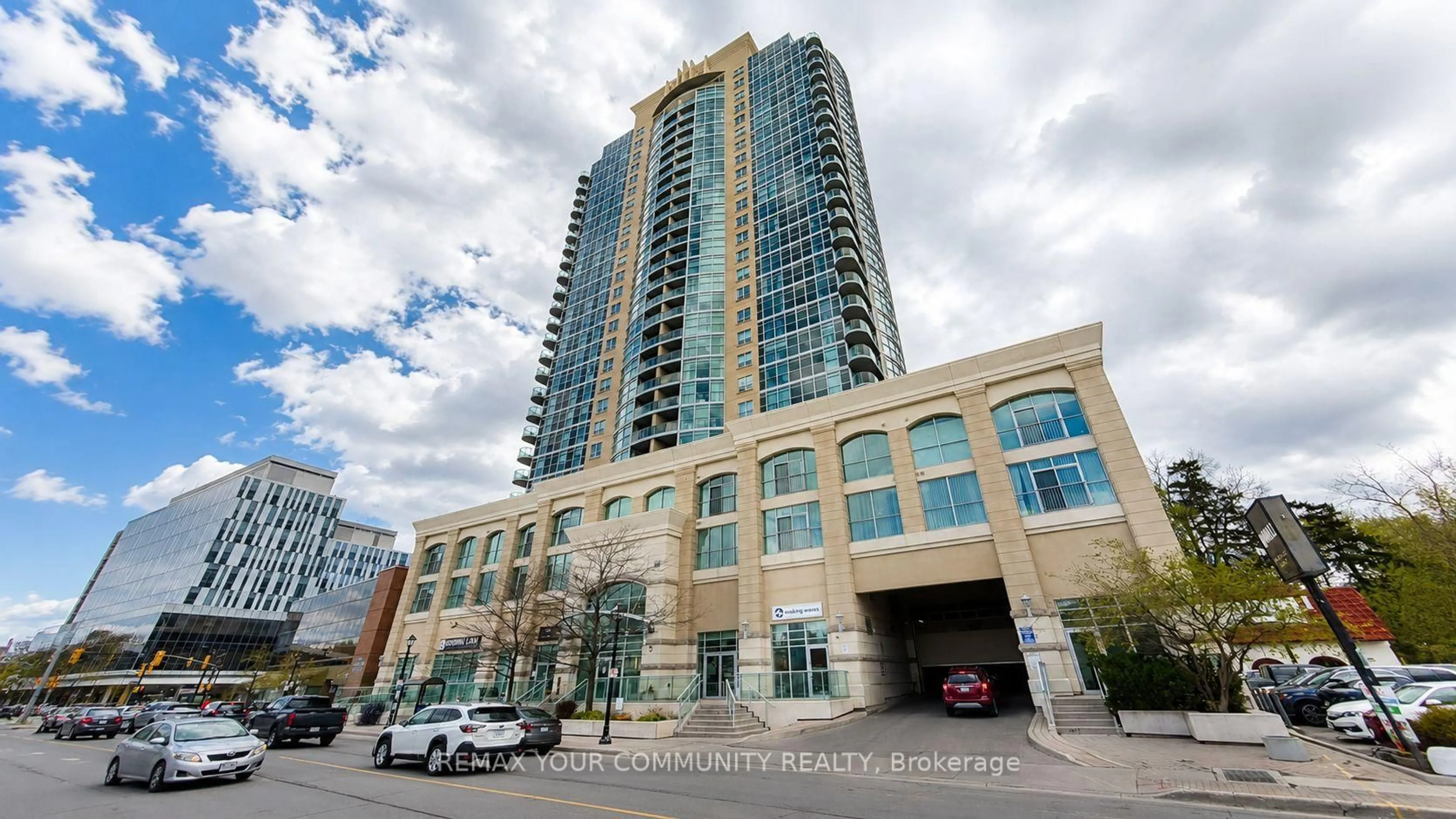 Indoor foyer for 9 George St #2413, Brampton Ontario L6X 0T6