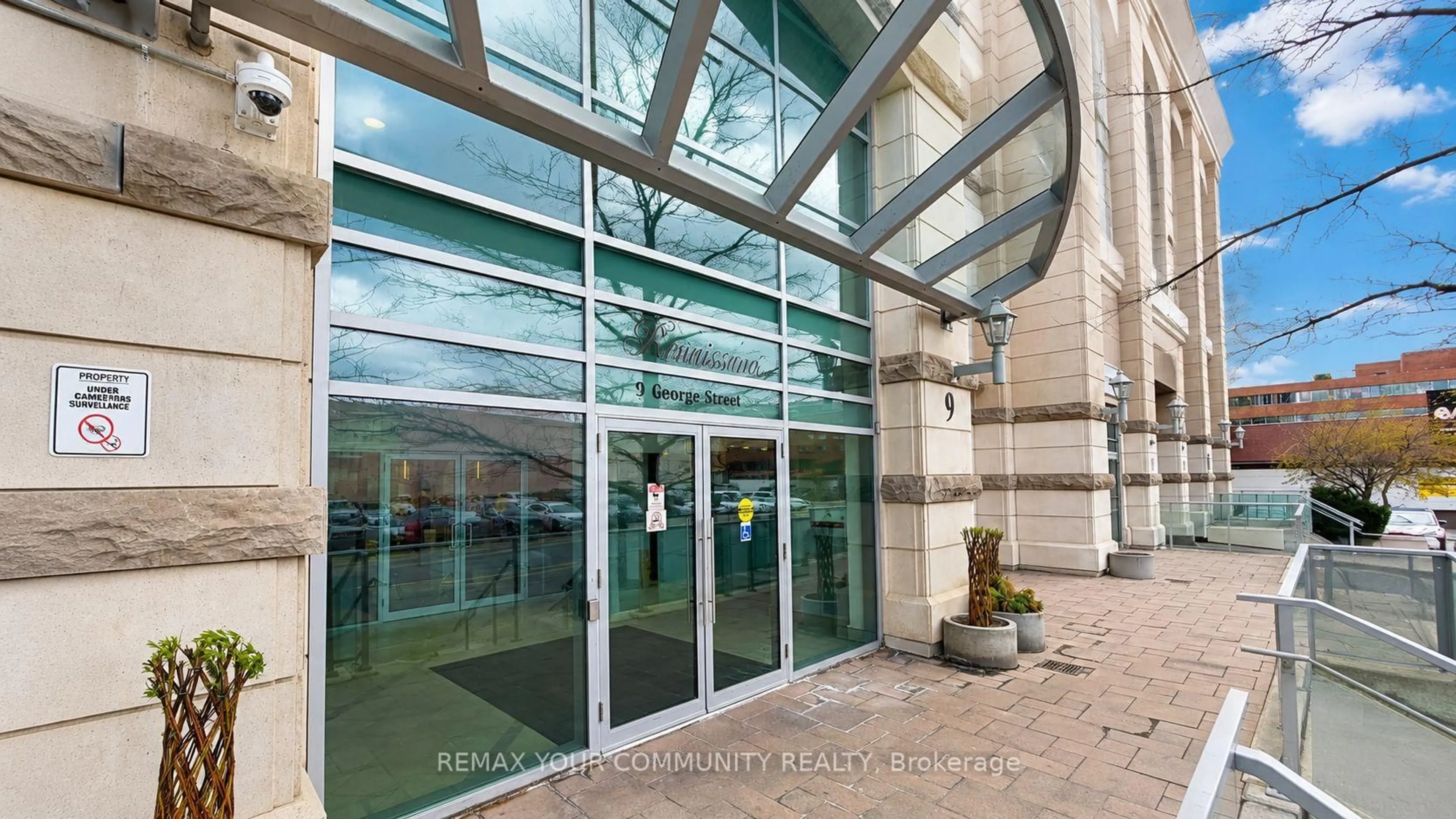 Indoor foyer for 9 George St #2413, Brampton Ontario L6X 0T6