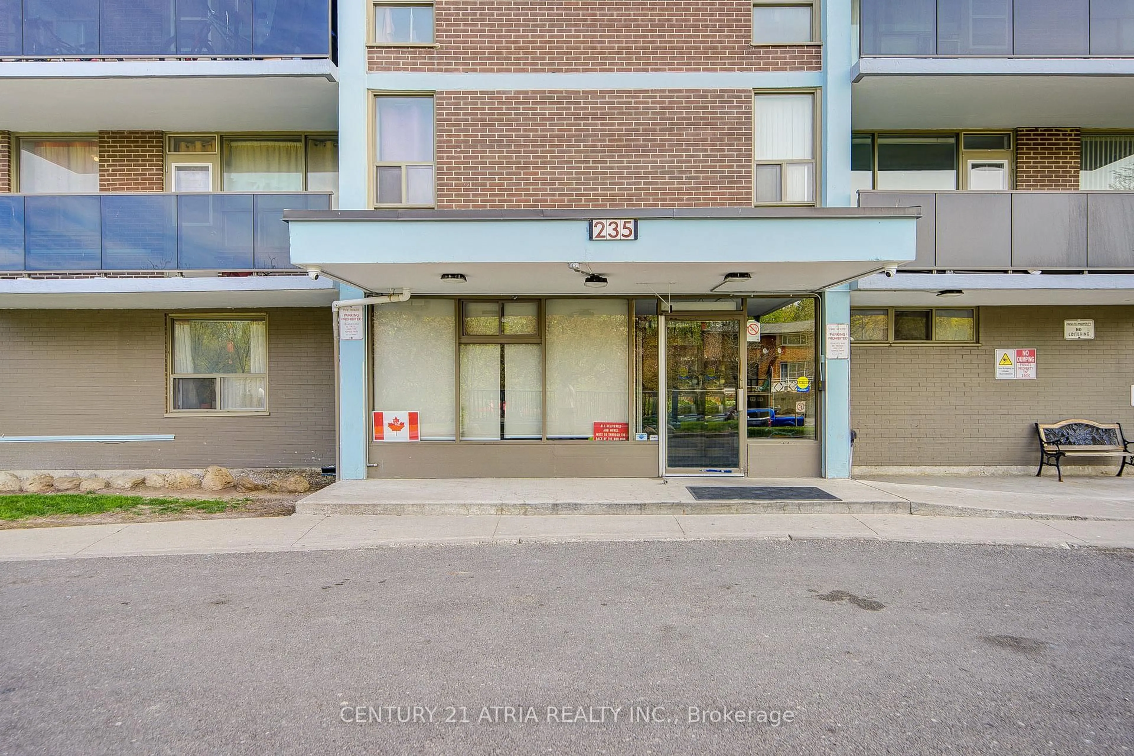 Indoor foyer for 235 Grandravine Dr #906, Toronto Ontario M3N 1J2