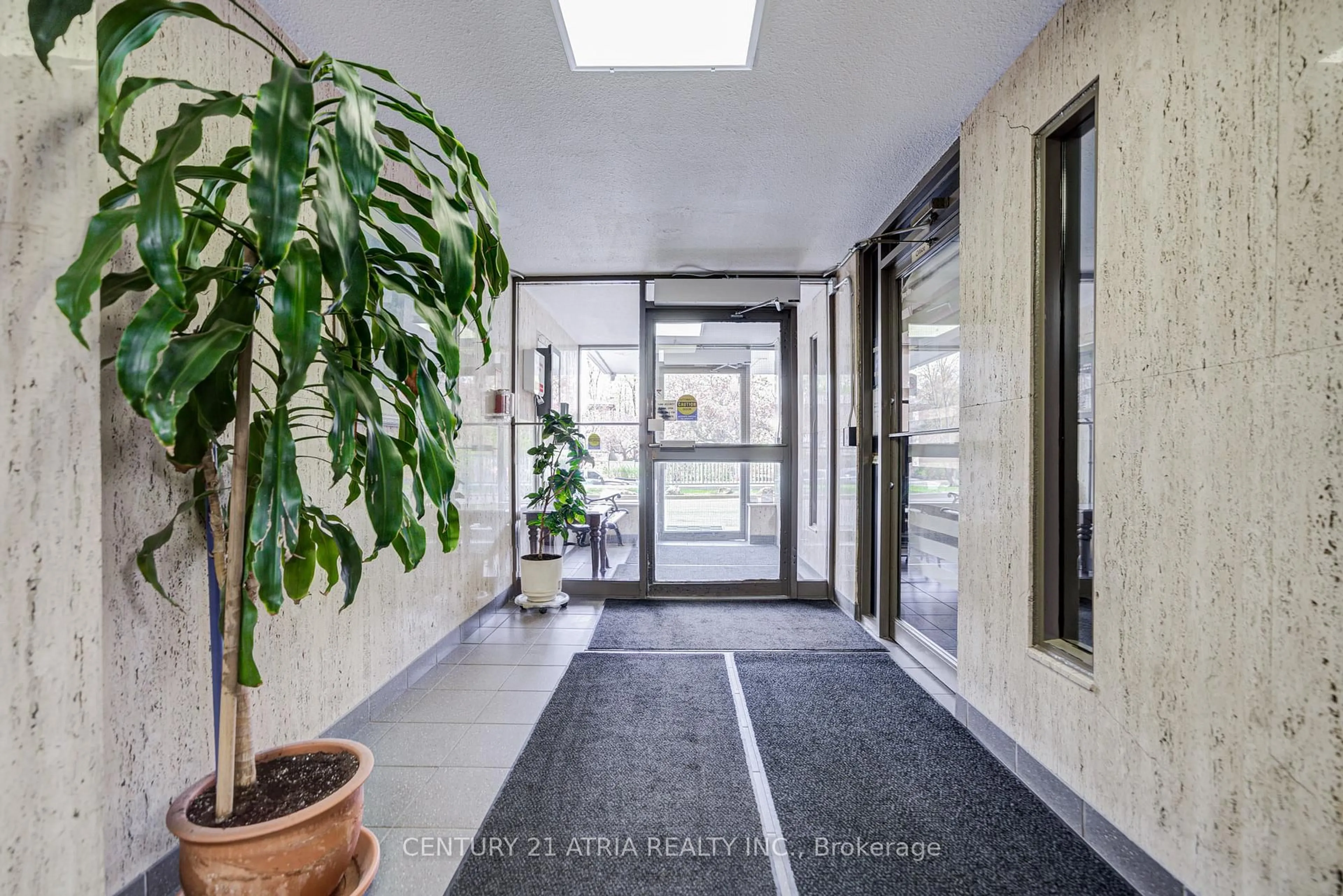 Indoor foyer for 235 Grandravine Dr #906, Toronto Ontario M3N 1J2