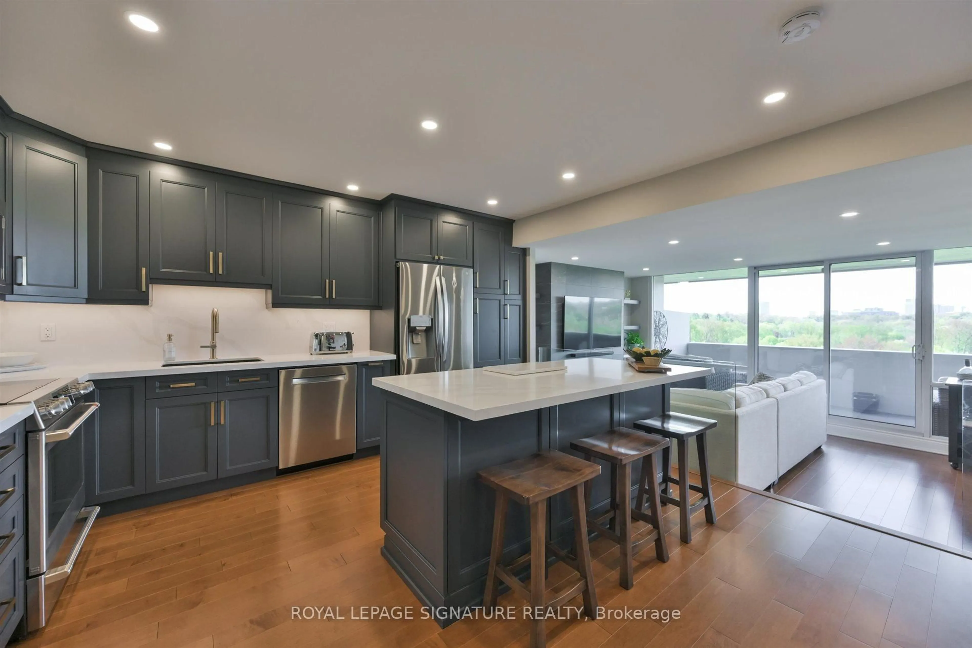 Open concept kitchen, unknown for 240 Scarlett Rd #912, Toronto Ontario M6N 4X4