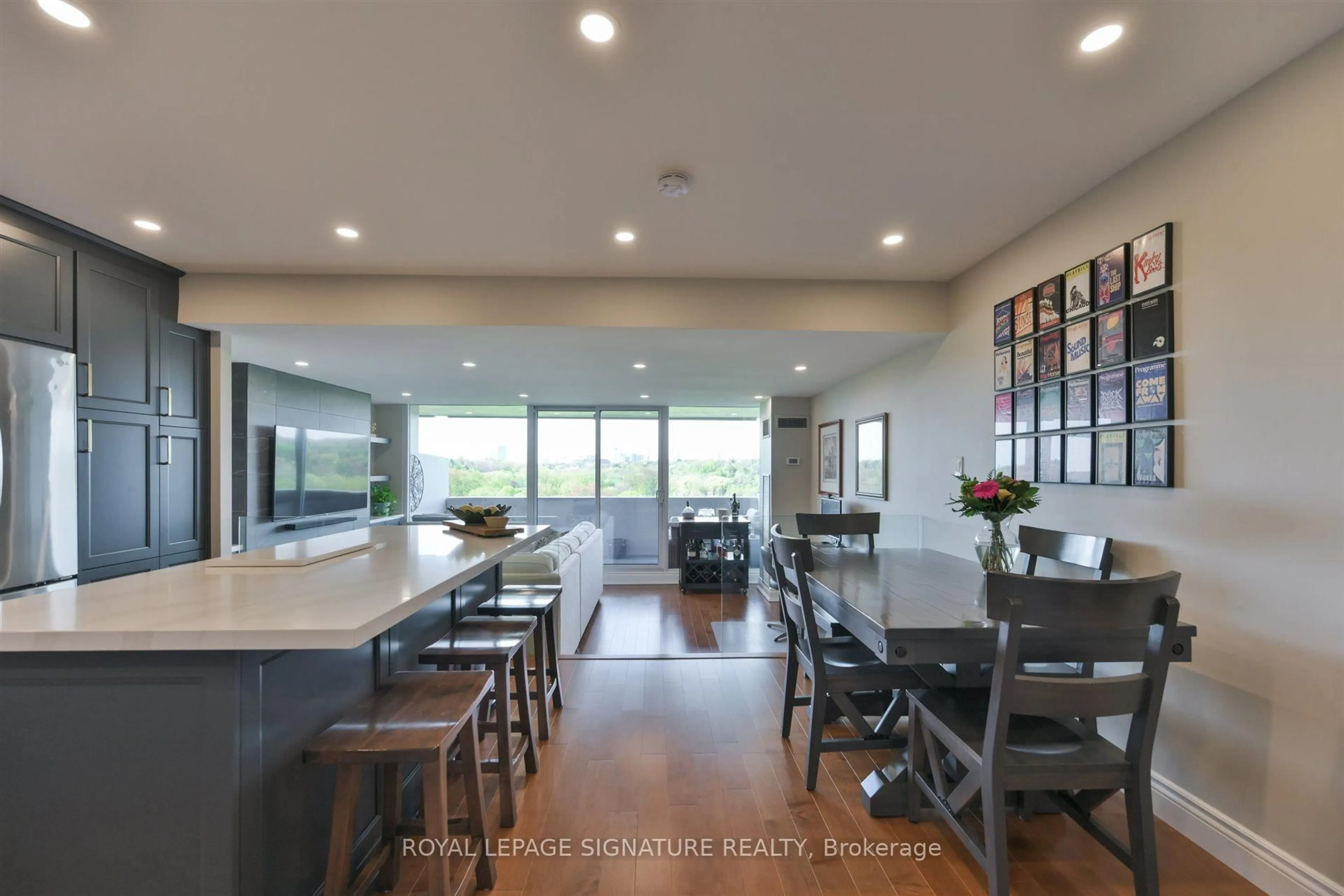Open concept kitchen, unknown for 240 Scarlett Rd #912, Toronto Ontario M6N 4X4