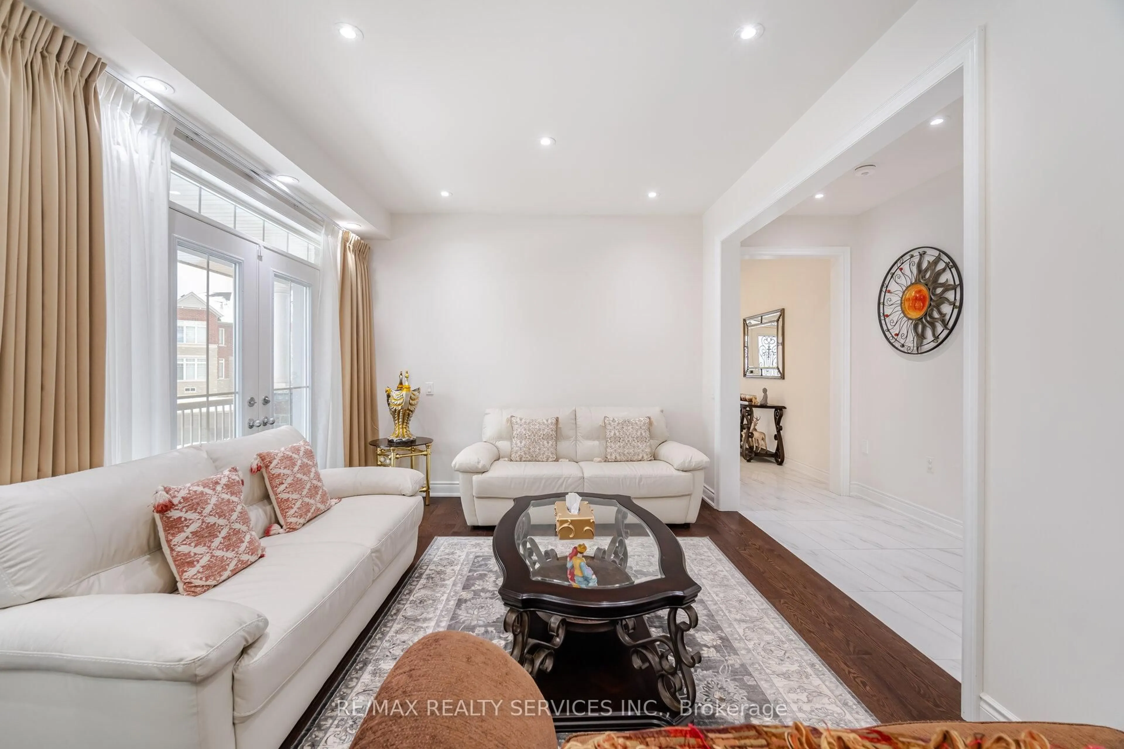 Living room with furniture, unknown for 20 Royal Fern Cres, Caledon Ontario L7C 4G7