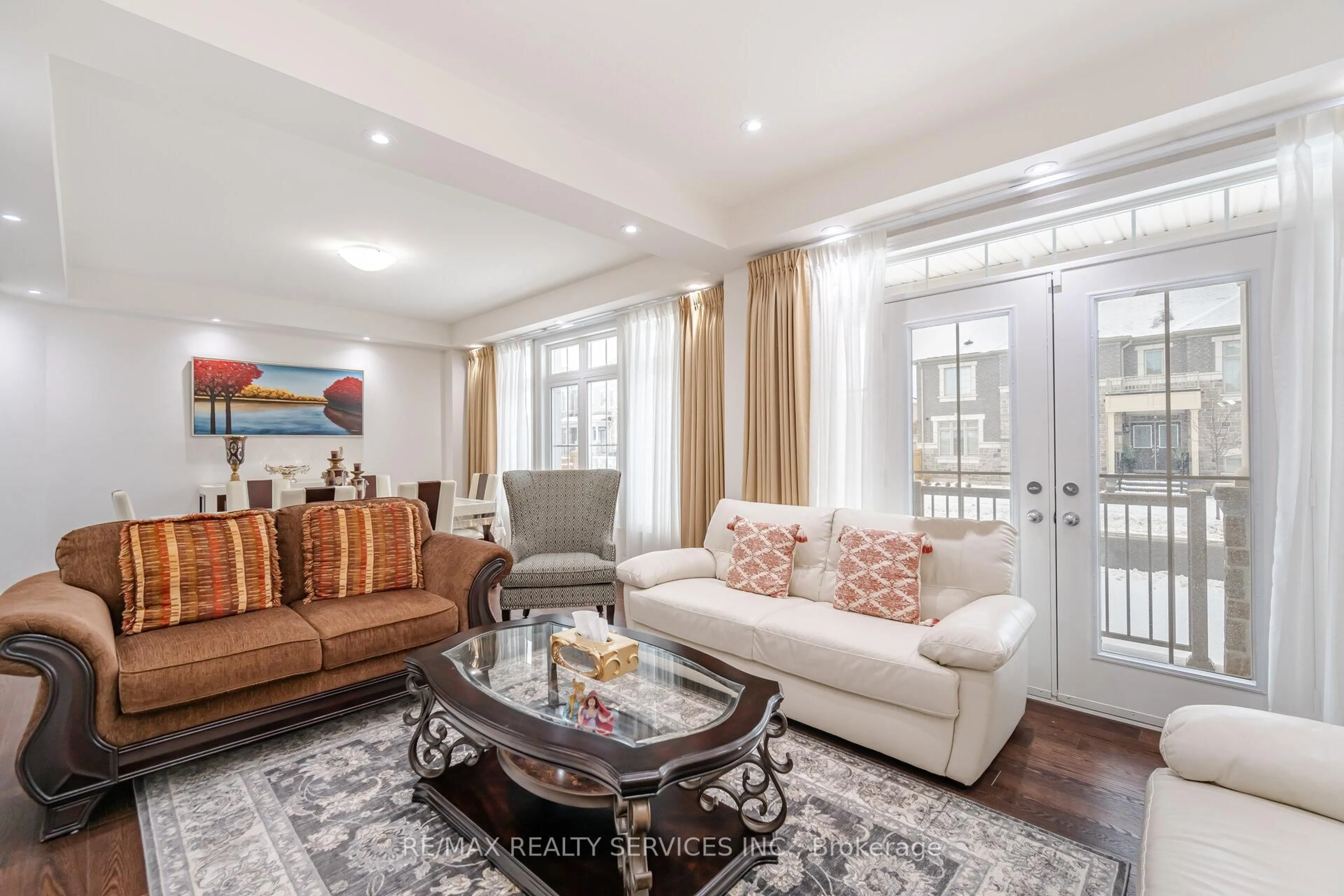 Living room with furniture, unknown for 20 Royal Fern Cres, Caledon Ontario L7C 4G7