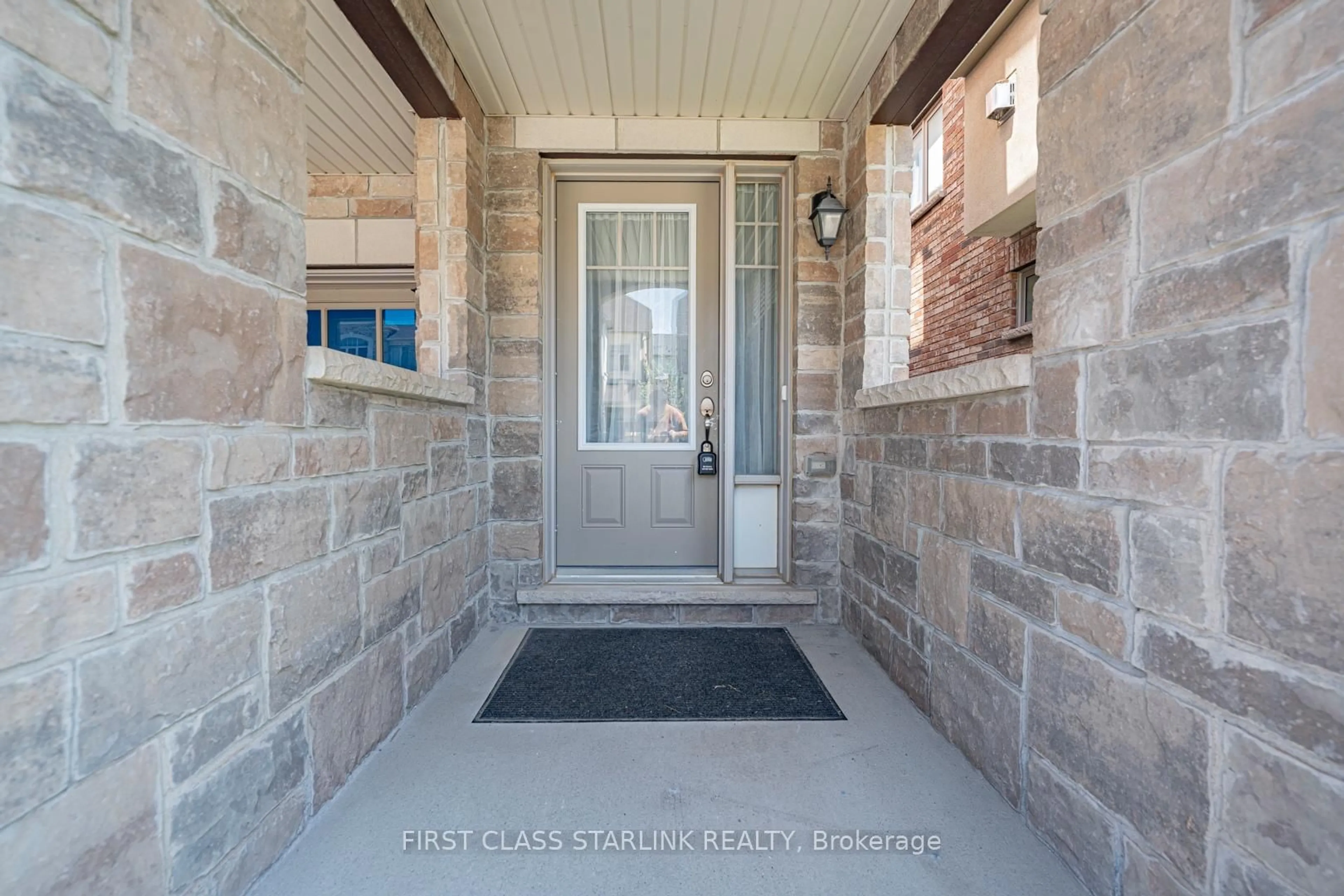 Indoor entryway for 3964 THOMAS ALTON Blvd, Burlington Ontario L7M 2A4