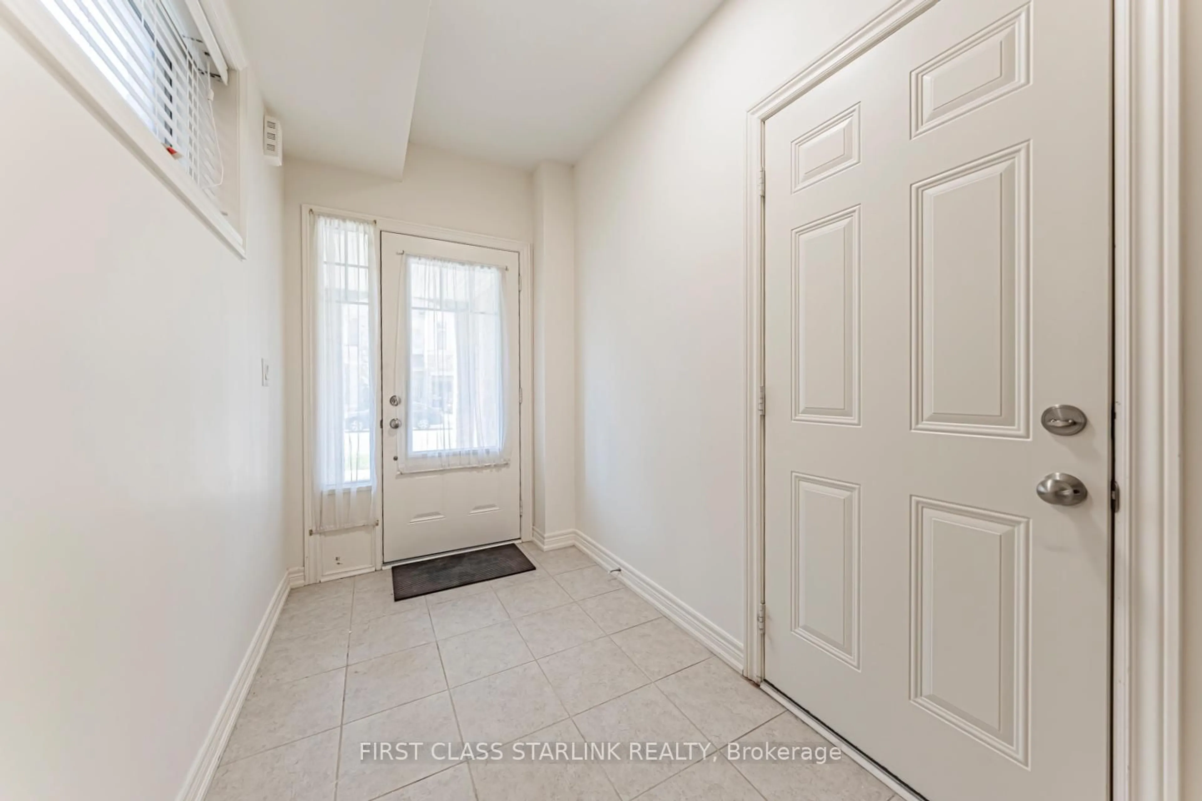 Indoor entryway for 3964 THOMAS ALTON Blvd, Burlington Ontario L7M 2A4
