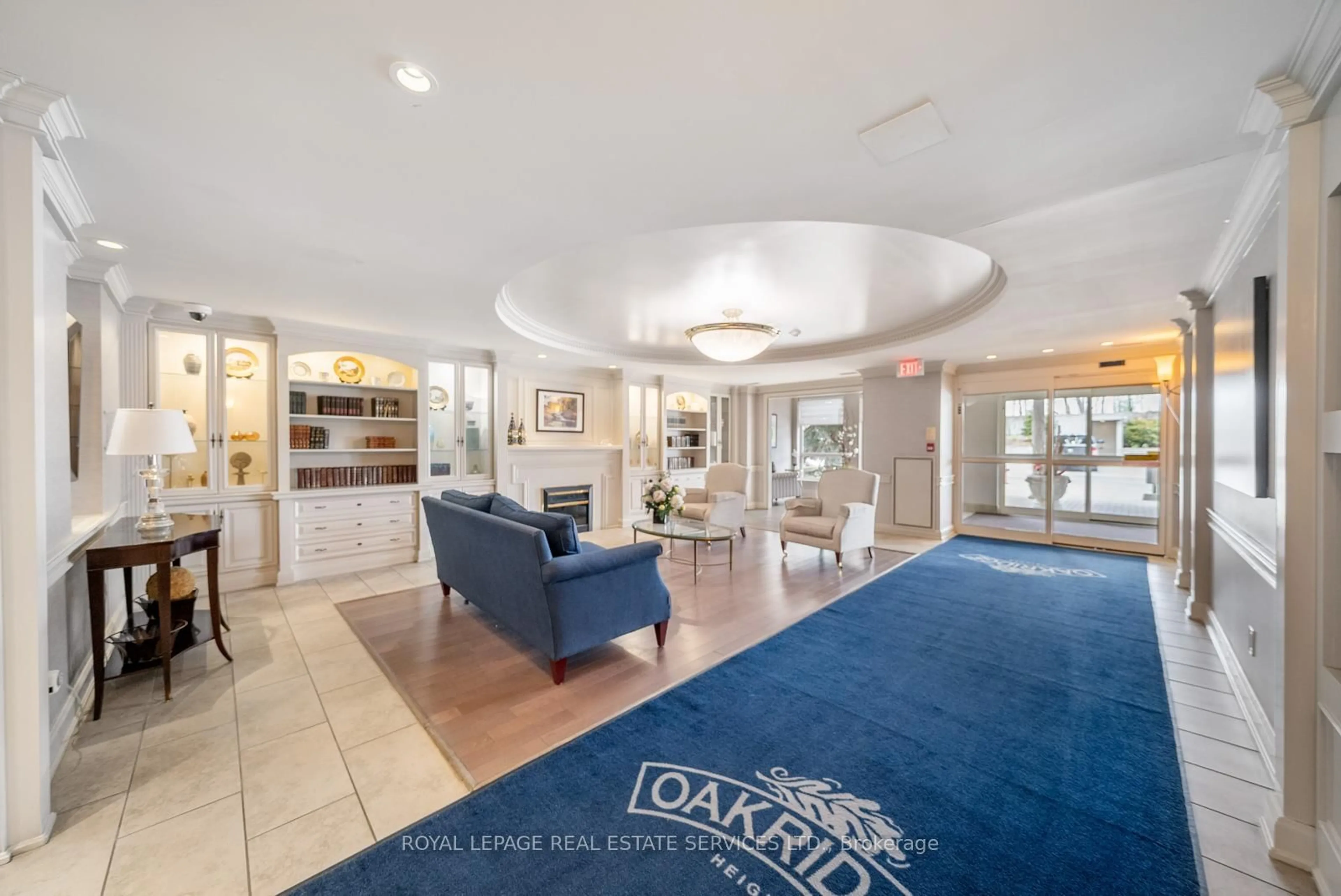 Indoor foyer for 50 Old Mill Rd #703, Oakville Ontario L6J 7W1