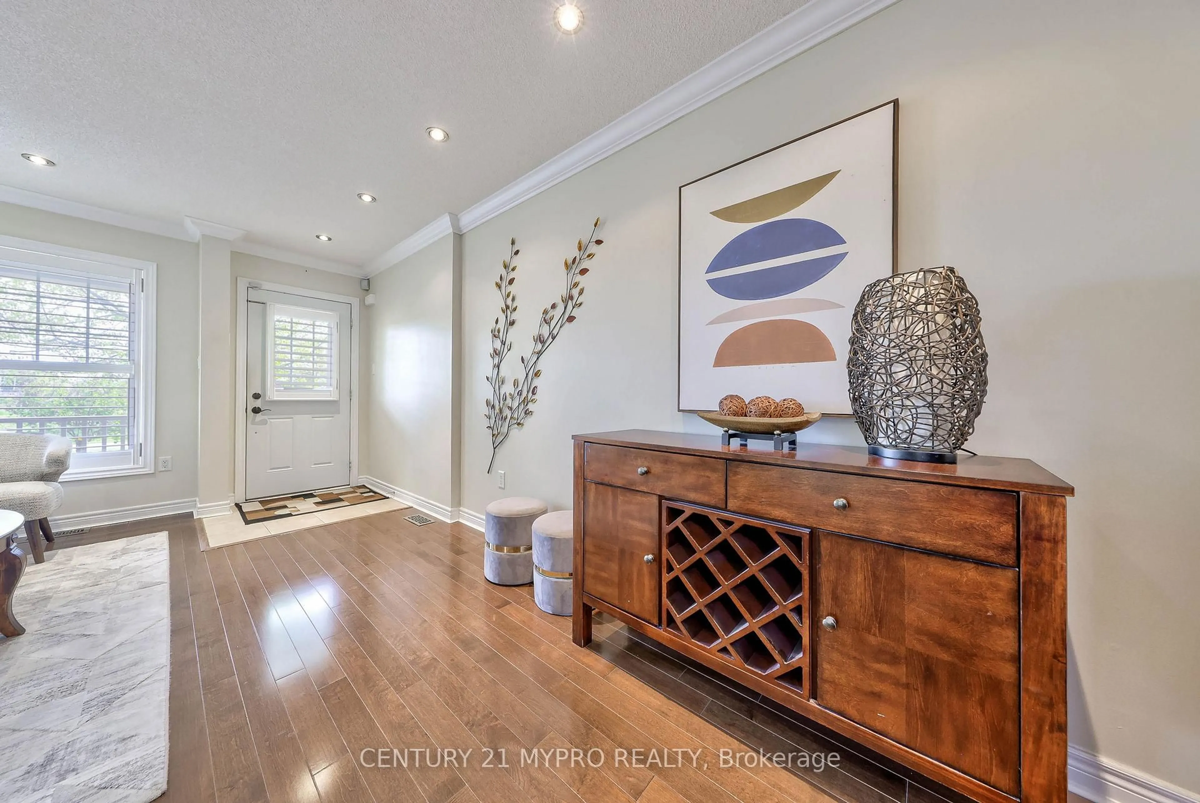 Indoor entryway for 270 Duncan Lane, Milton Ontario L9T 7A8
