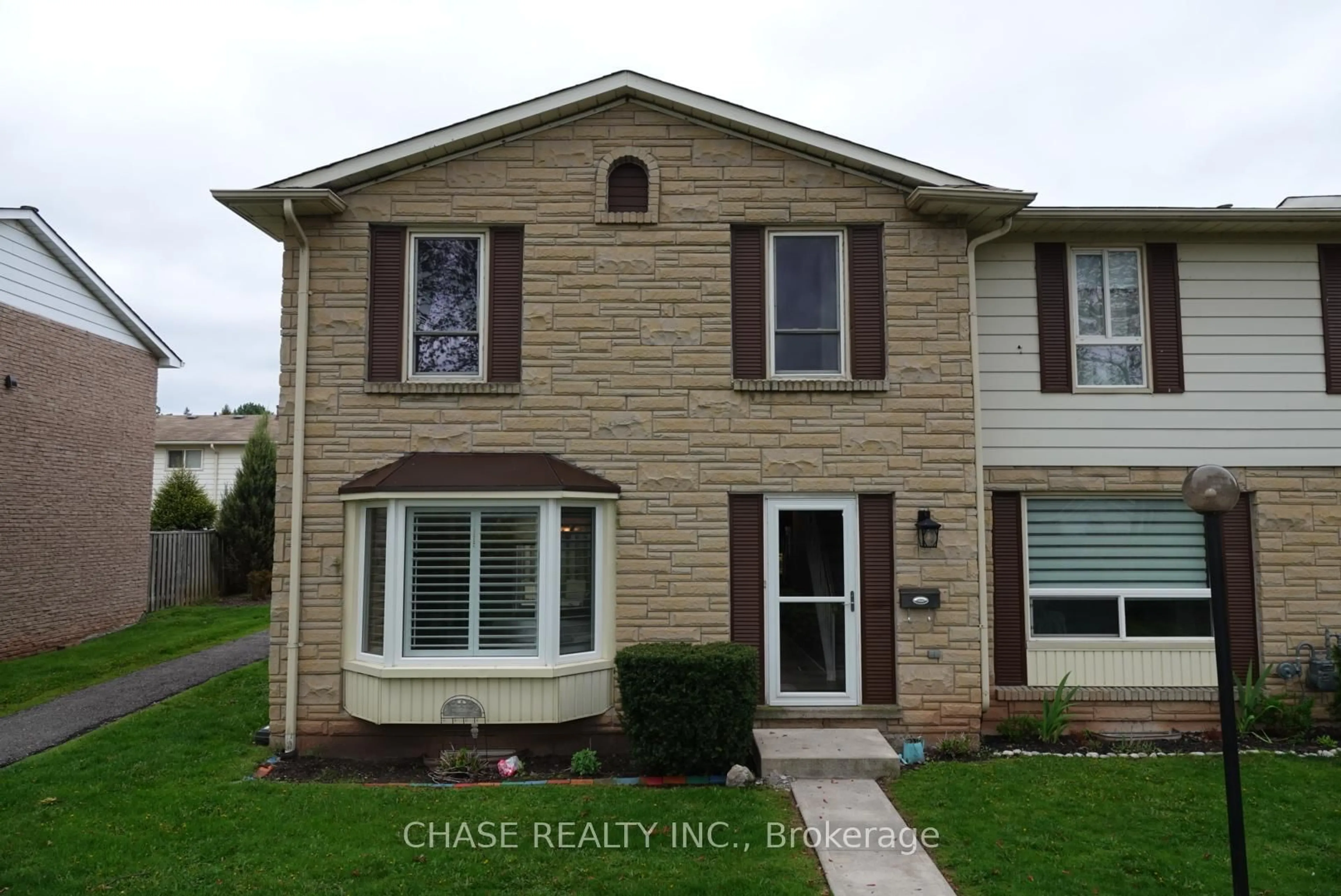 Home with vinyl exterior material, unknown for 5475 Lakeshore Rd #9, Burlington Ontario L7L 1E1