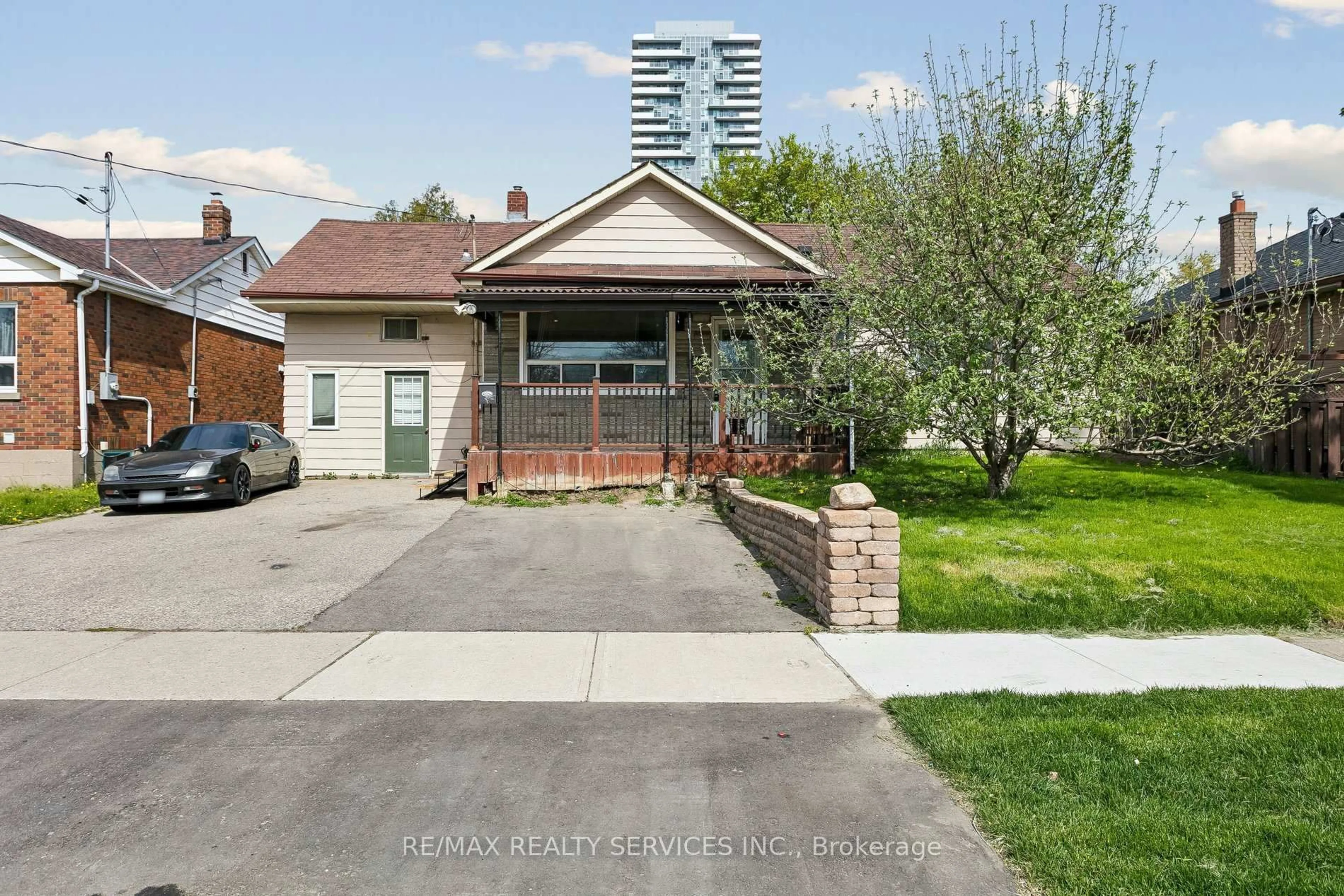 Unknown for 30 Eastern Ave, Brampton Ontario L6W 1X6