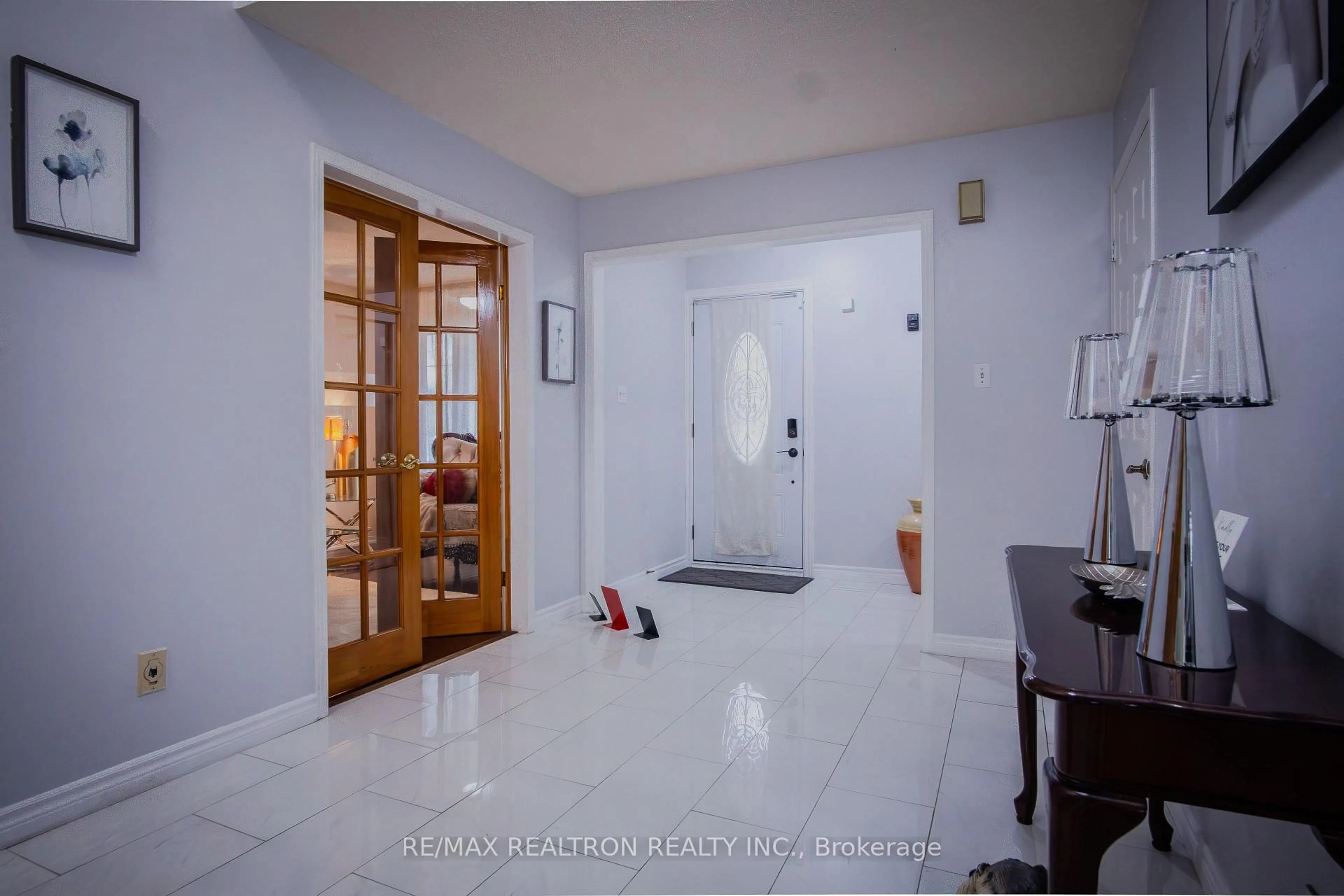 Indoor entryway for 24 Havelock Dr, Brampton Ontario L6W 4A4