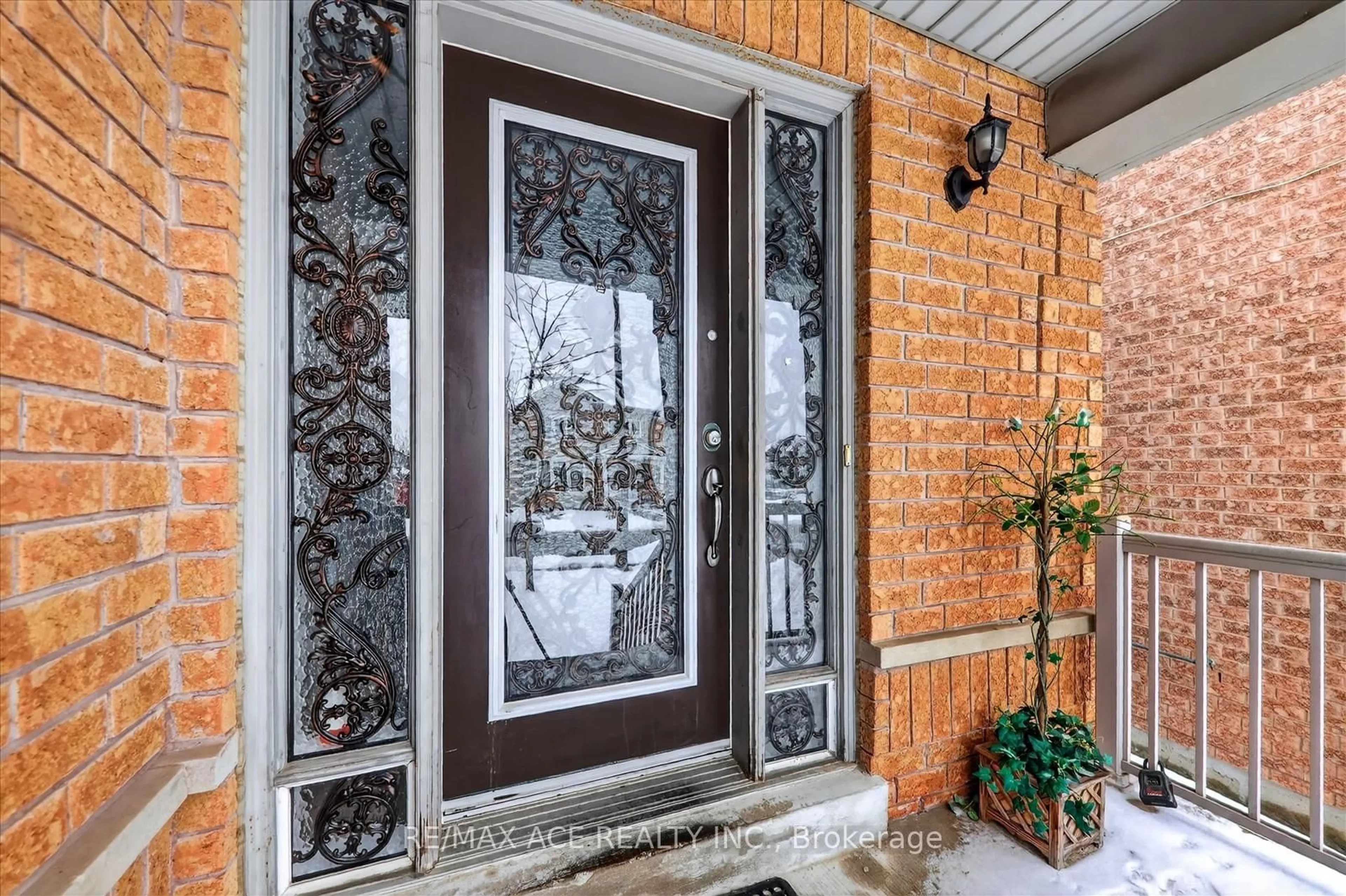 Indoor entryway for 42 Feather Reed Way, Brampton Ontario L6R 3A3