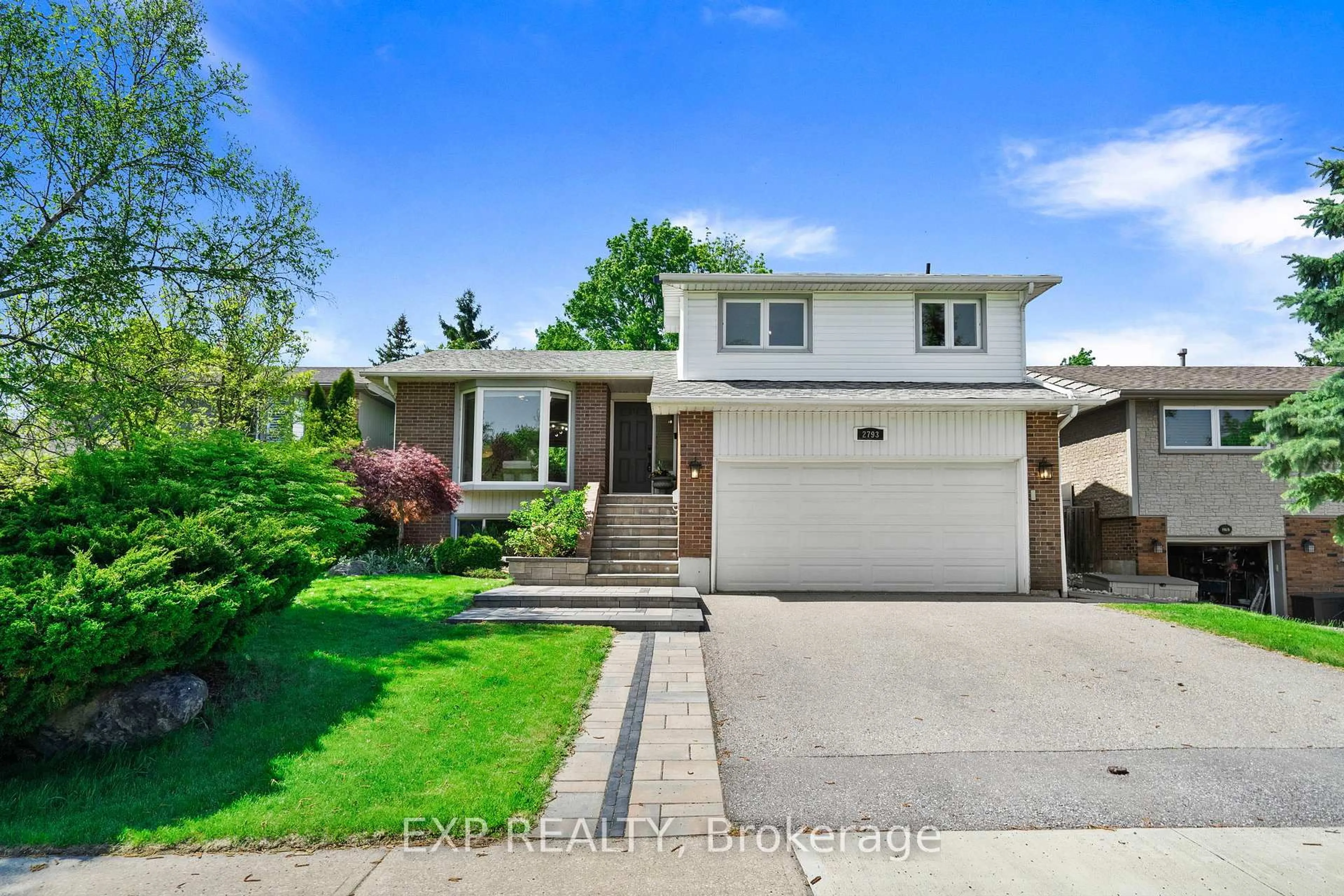 Home with vinyl exterior material, street for 2793 Inlake Crt, Mississauga Ontario L5N 2A4