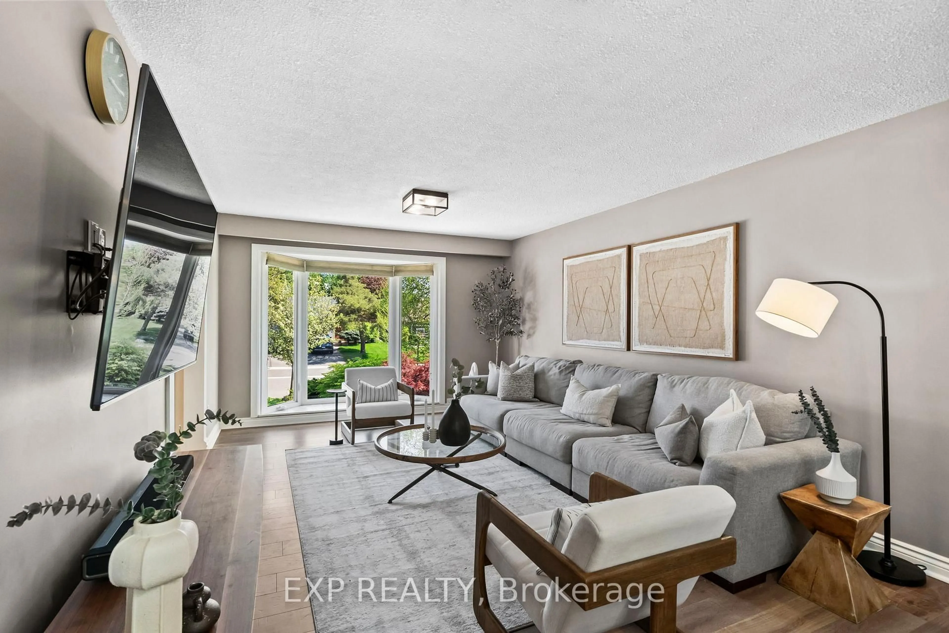 Living room with furniture, unknown for 2793 Inlake Crt, Mississauga Ontario L5N 2A4