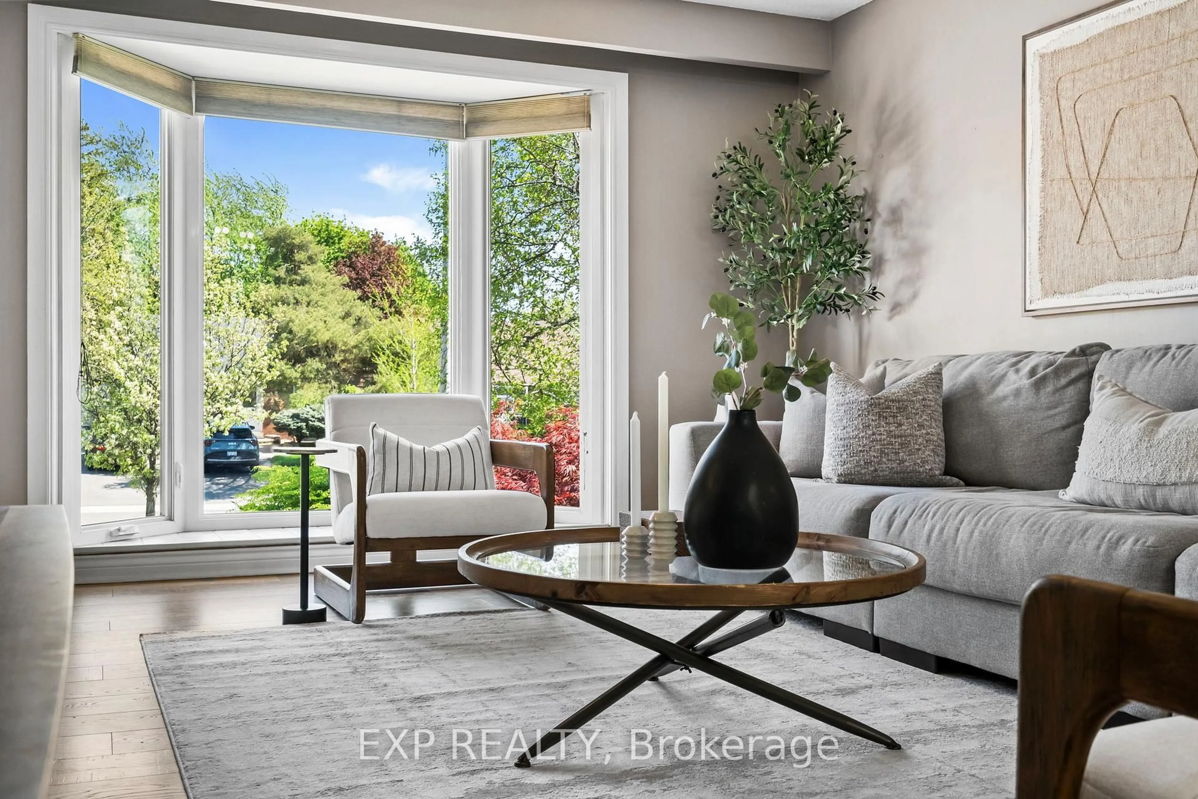 Living room with furniture, unknown for 2793 Inlake Crt, Mississauga Ontario L5N 2A4