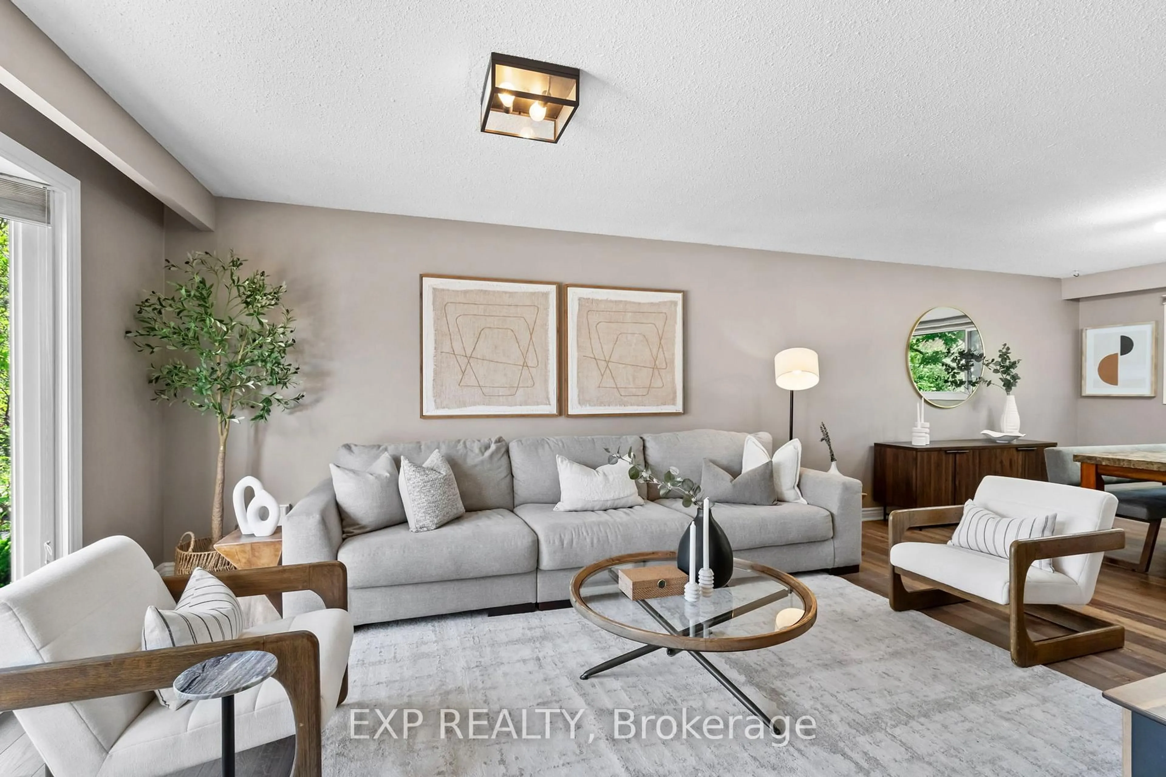 Living room with furniture, unknown for 2793 Inlake Crt, Mississauga Ontario L5N 2A4