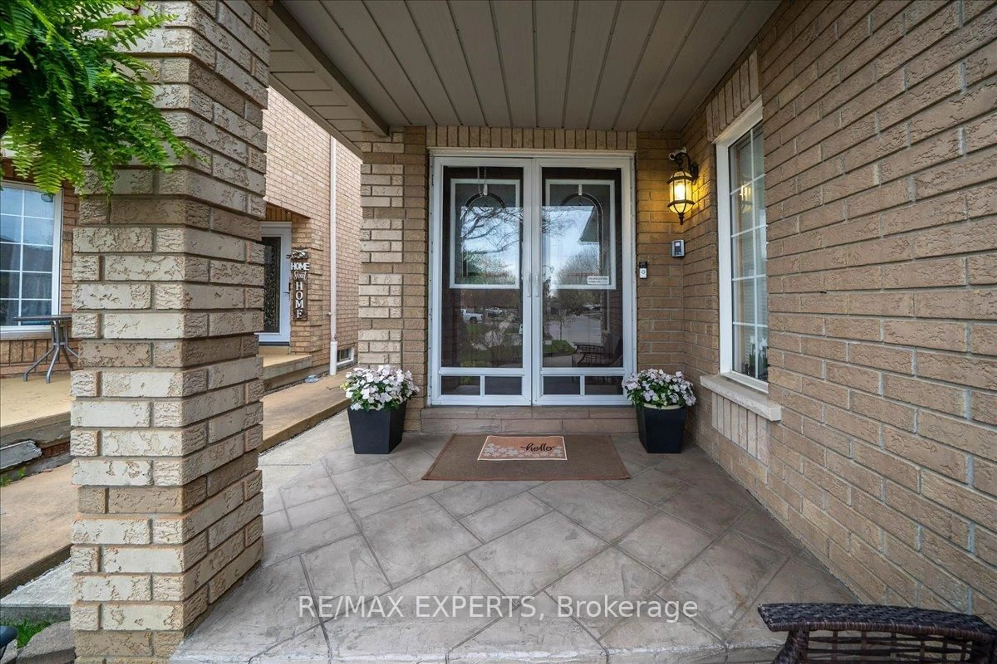 Indoor entryway for 182 Waterbury St, Caledon Ontario L7E 2H9