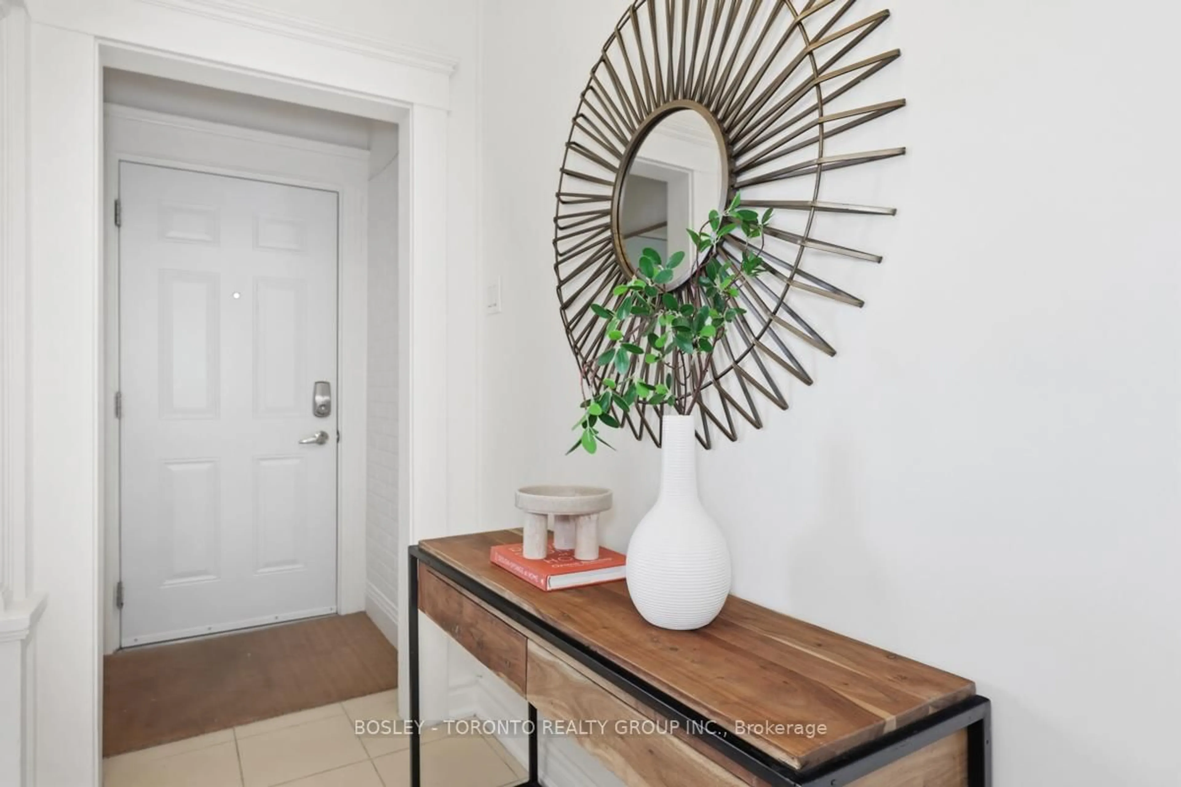 Indoor entryway for 62 Hallam St, Toronto Ontario M6H 1W6
