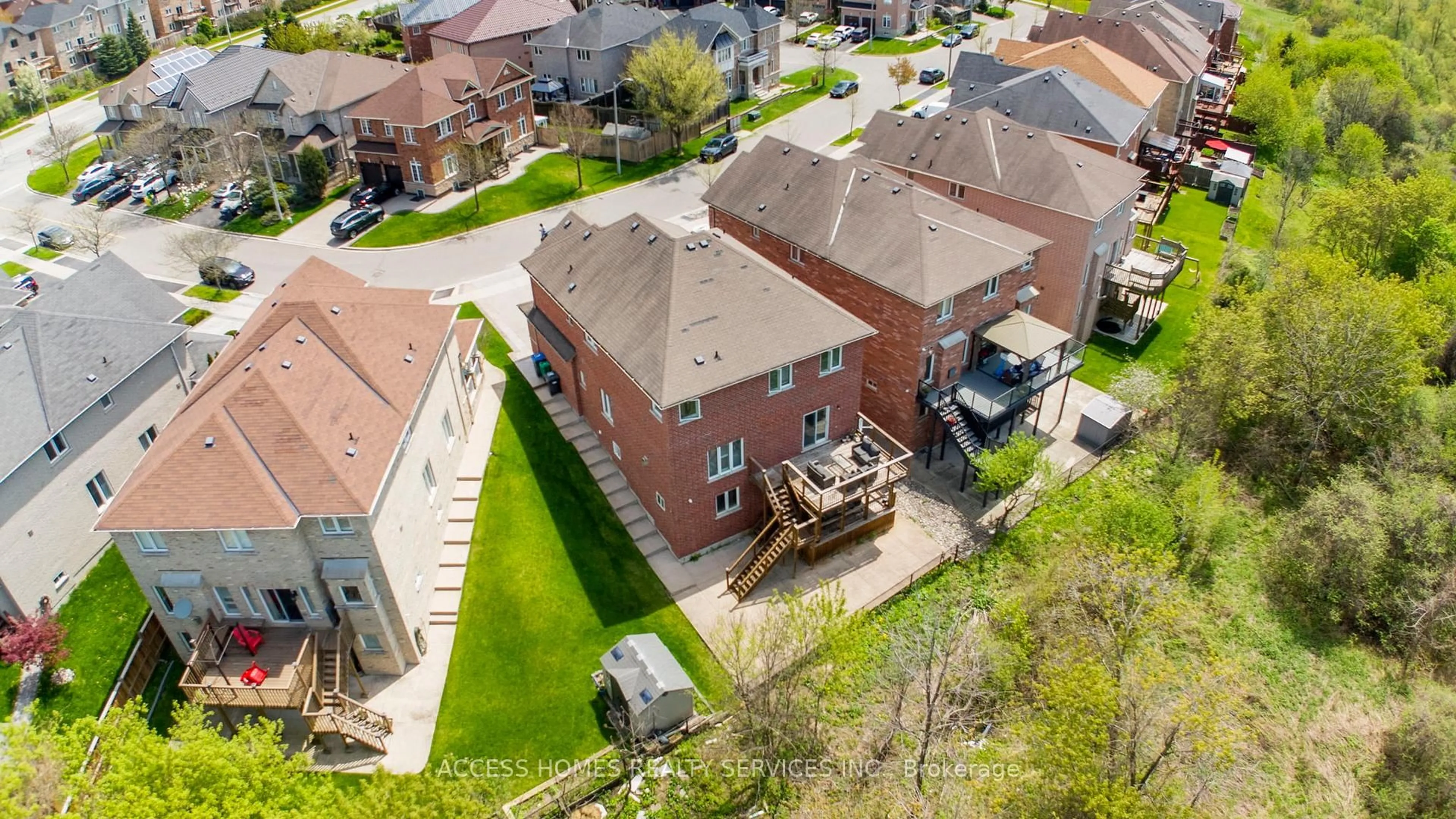 A pic from outside/outdoor area/front of a property/back of a property/a pic from drone, street for 14 Fahey Dr, Brampton Ontario L6Y 0N7