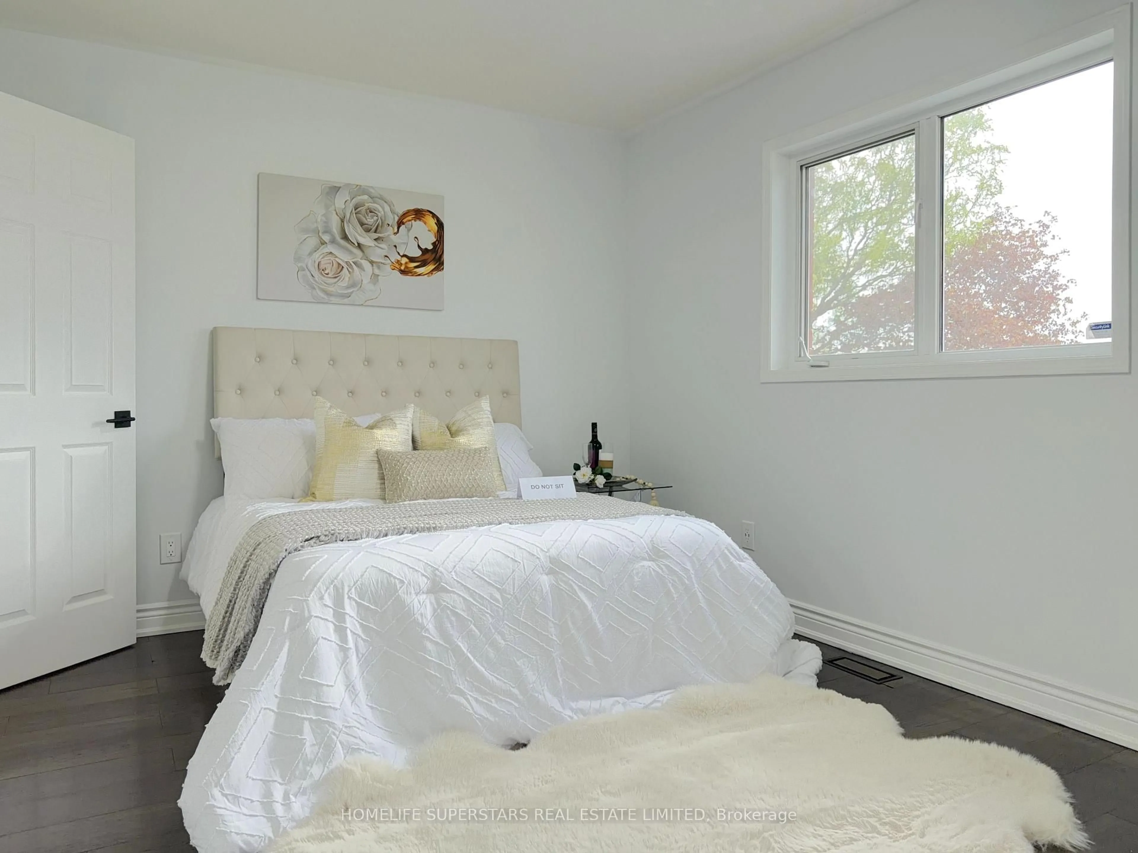 Bedroom with bed, unknown for 251 Queenslea Ave #Commmission-Broker Remark, Toronto Ontario M9N 3X4