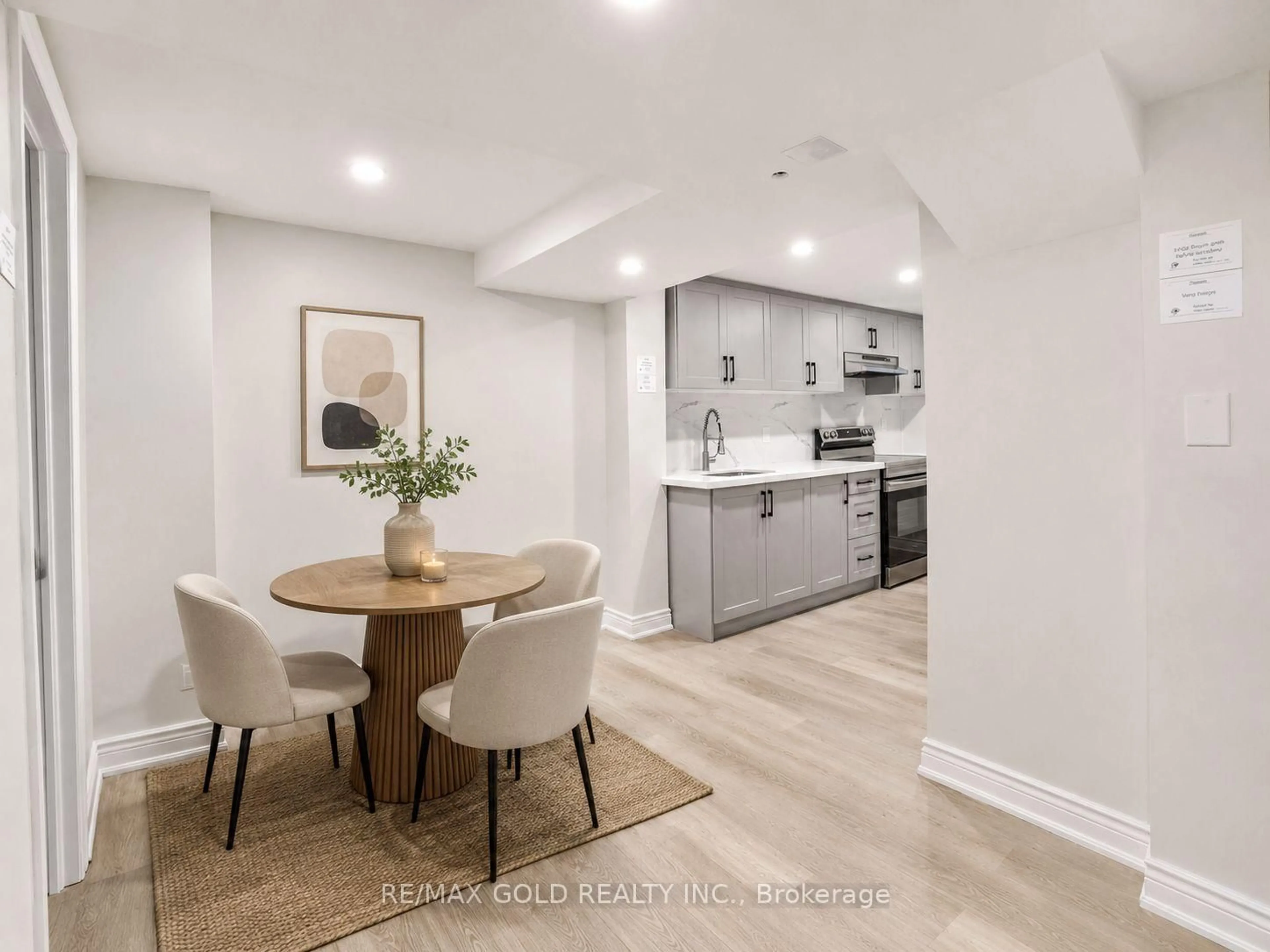 Open concept kitchen, unknown for 3 Hemlark Crt, Brampton Ontario L6S 2B7