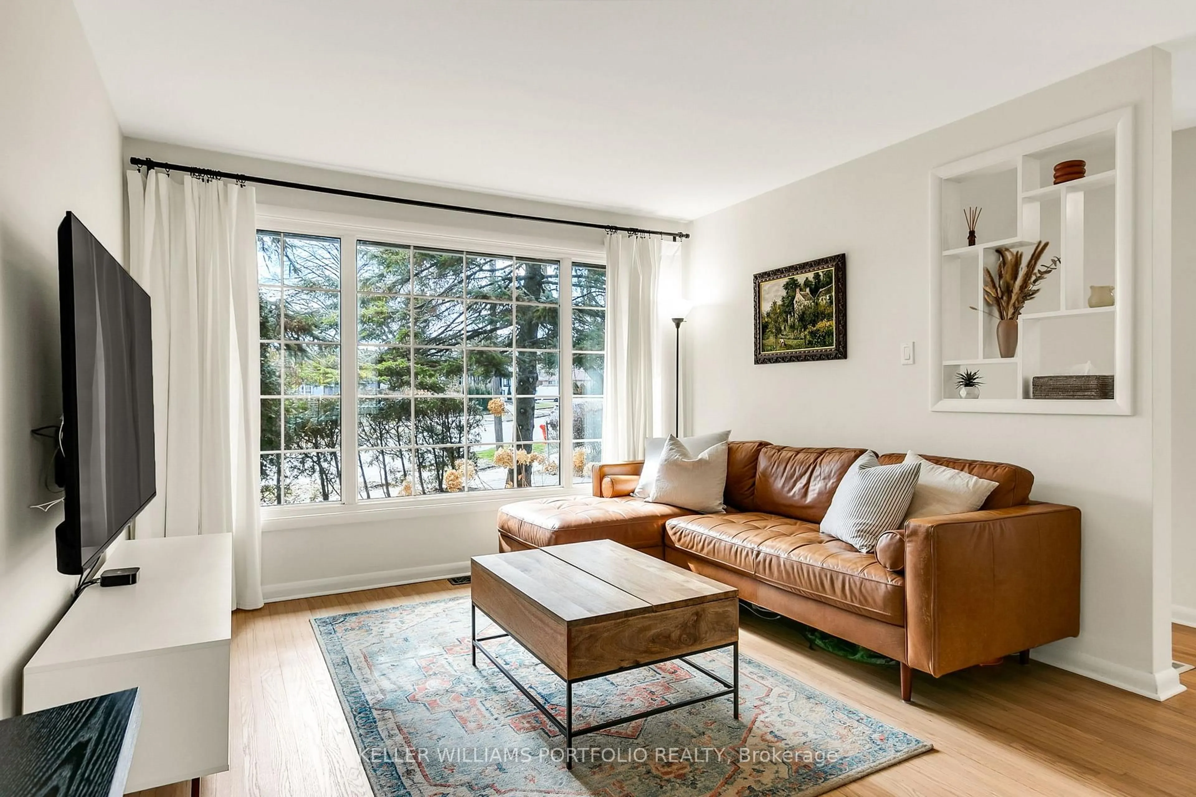 Living room with furniture, unknown for 88 Sabrina Dr Dr, Toronto Ontario M9R 2J9