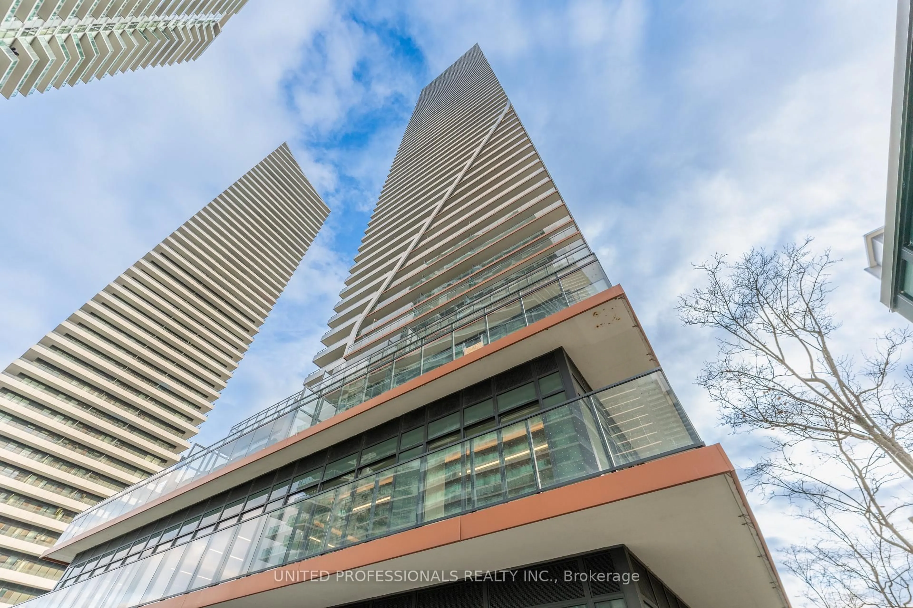 Indoor foyer for 30 Shore Breeze Dr #527, Toronto Ontario M8V 0J1
