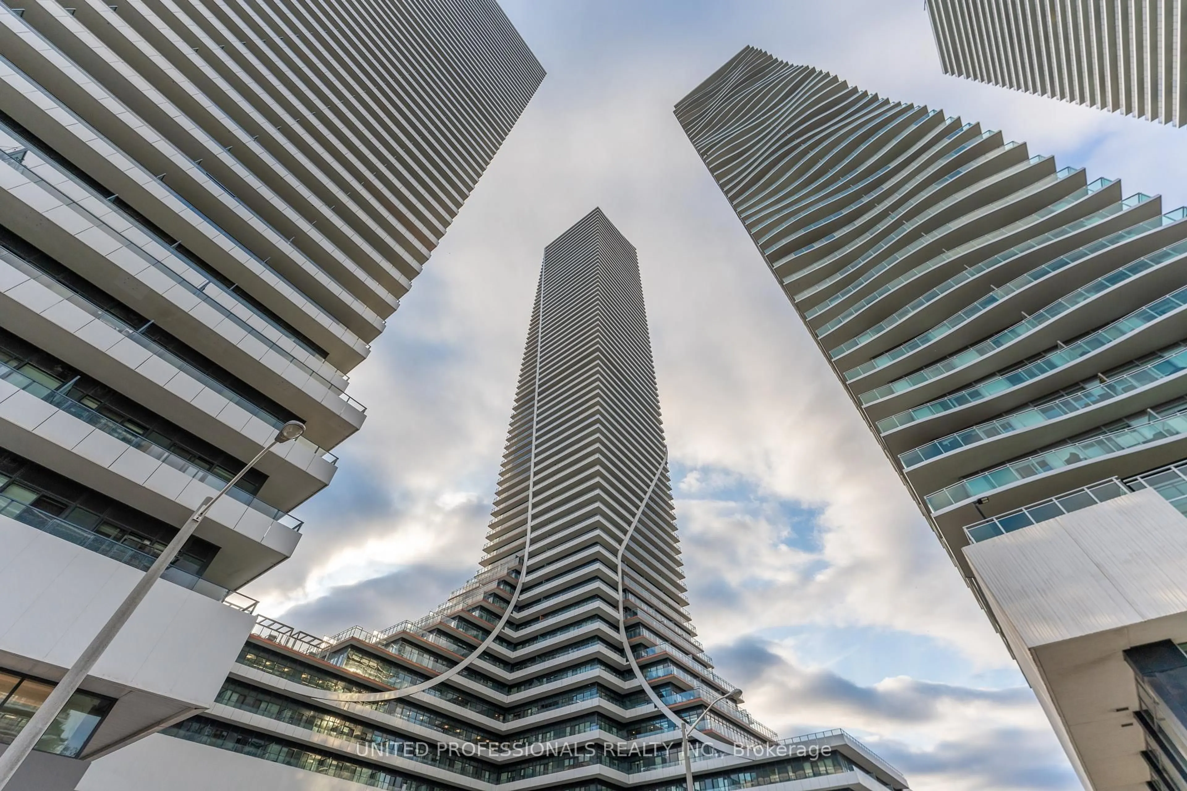 Blurry image for 30 Shore Breeze Dr #527, Toronto Ontario M8V 0J1