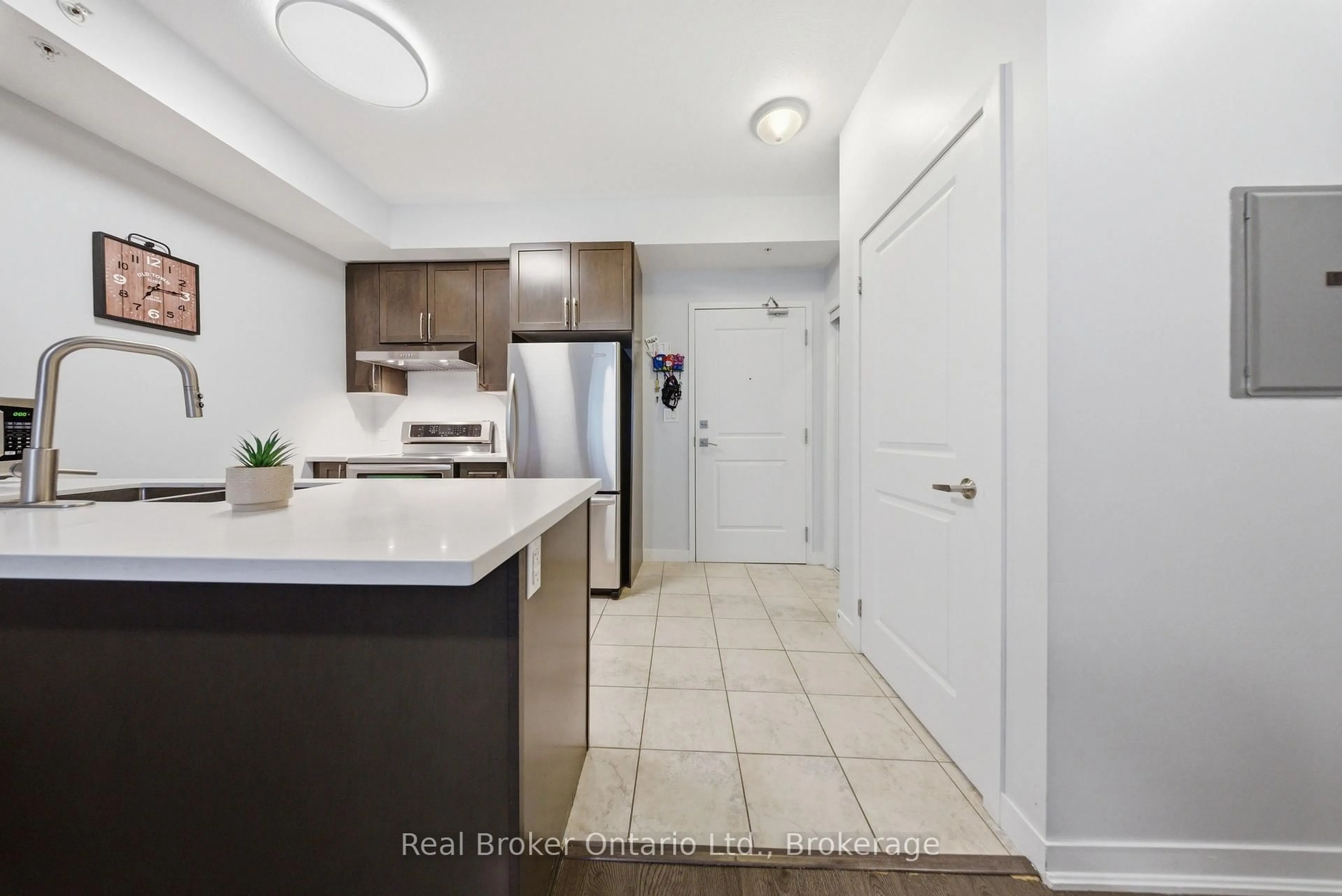 Standard kitchen, ceramic/tile floor for 5010 Corporate Dr #109, Burlington Ontario L7L 0H6