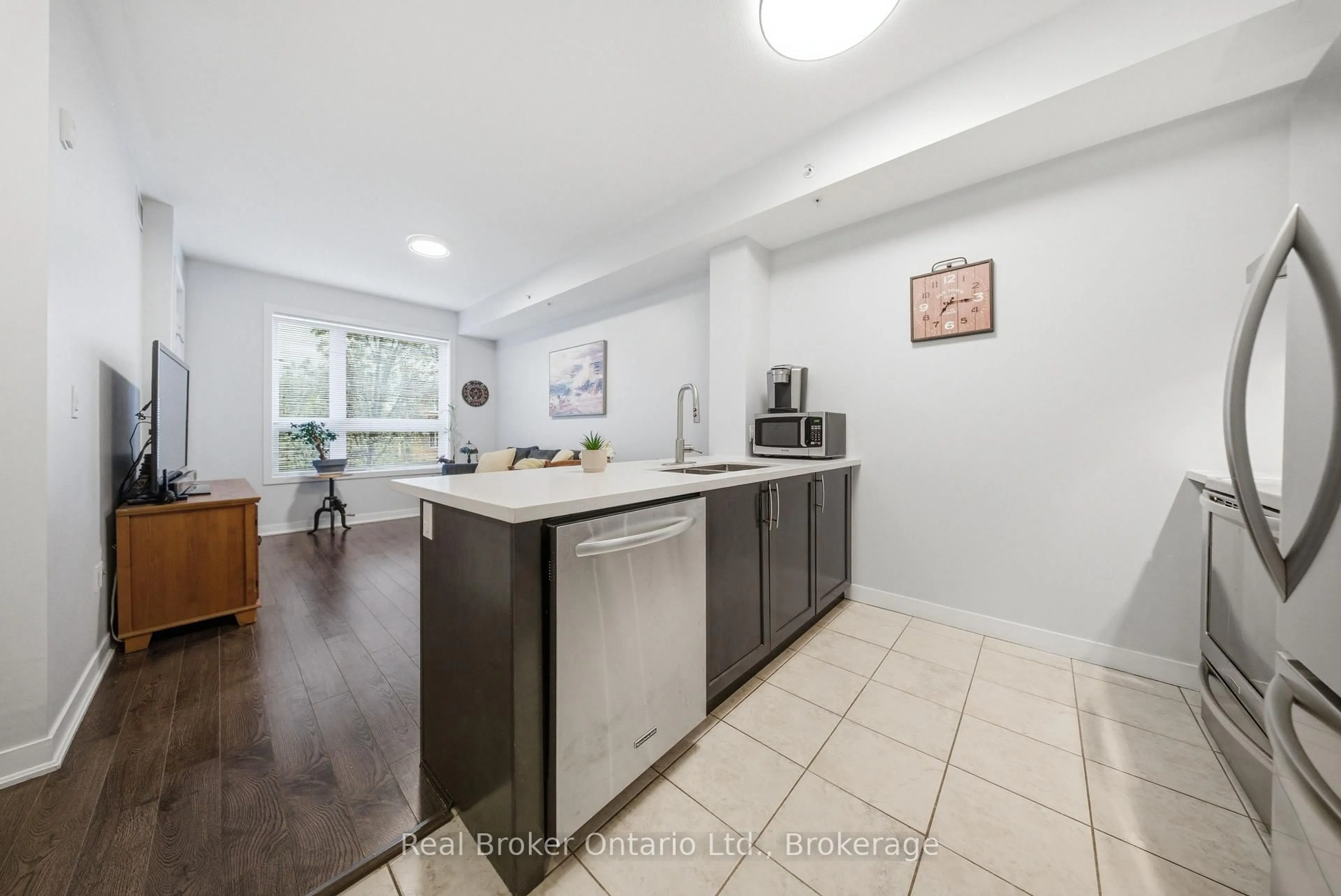 Open concept kitchen, unknown for 5010 Corporate Dr #109, Burlington Ontario L7L 0H6