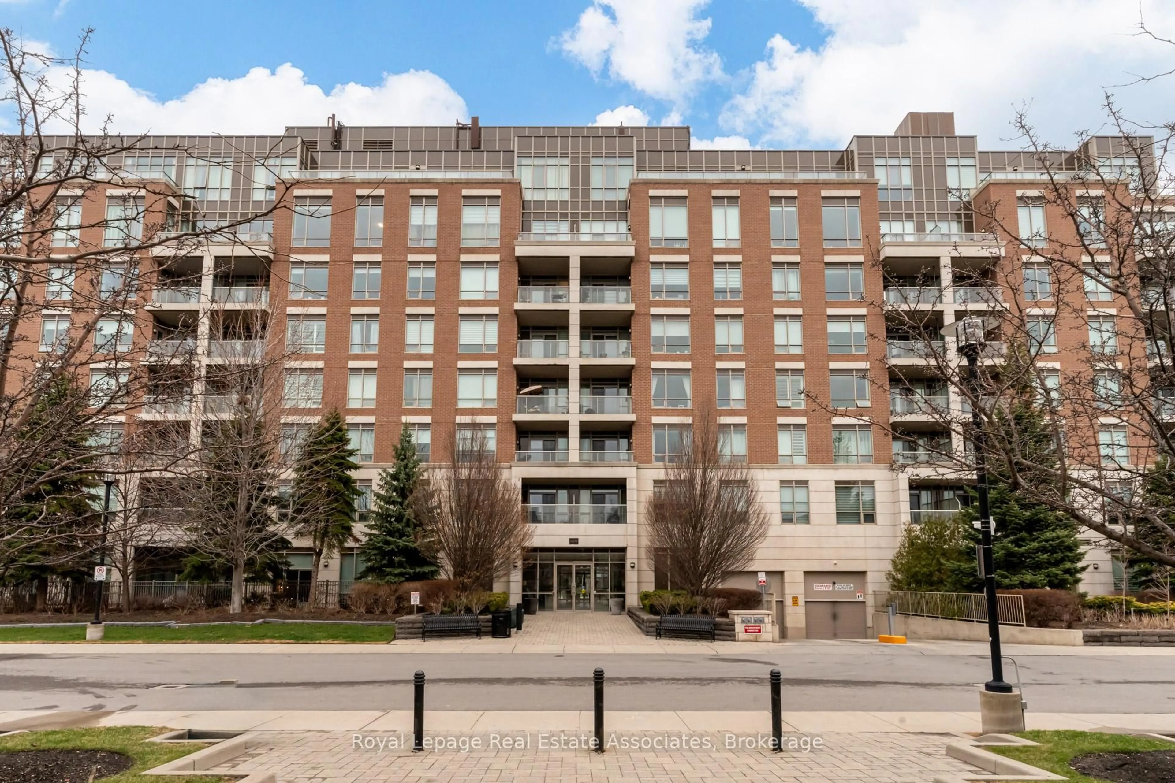 Unknown for 2470 Prince Michael Dr #712, Oakville Ontario L6H 0G9