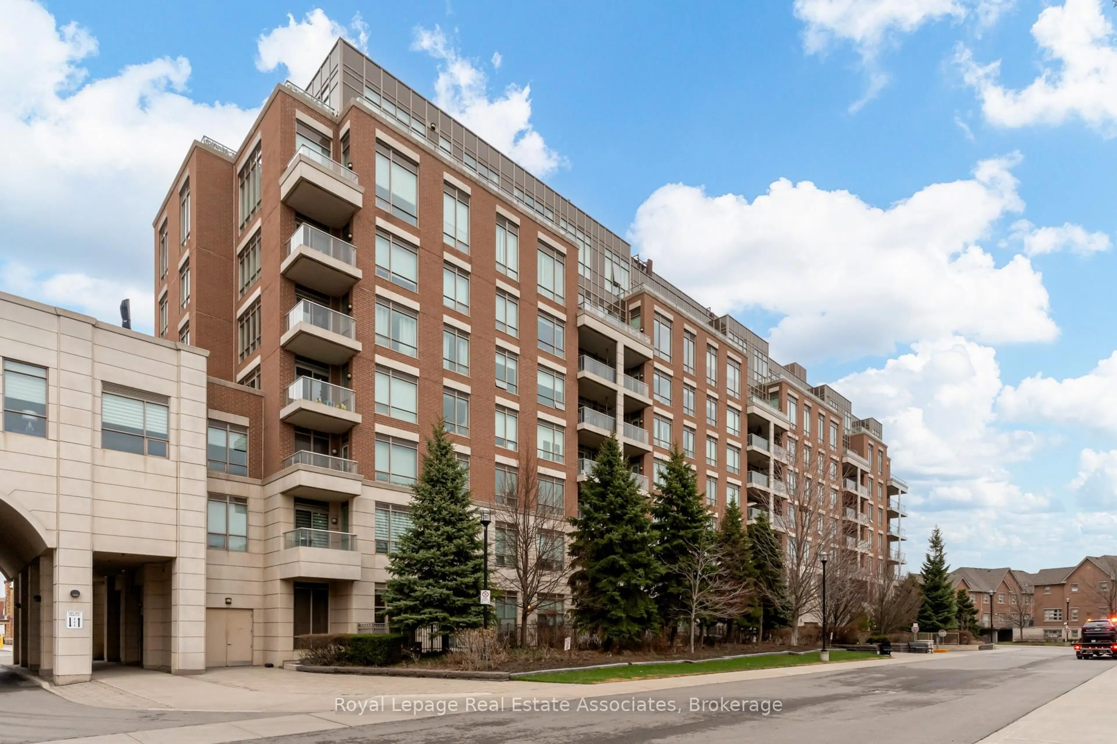 Unknown for 2470 Prince Michael Dr #712, Oakville Ontario L6H 0G9