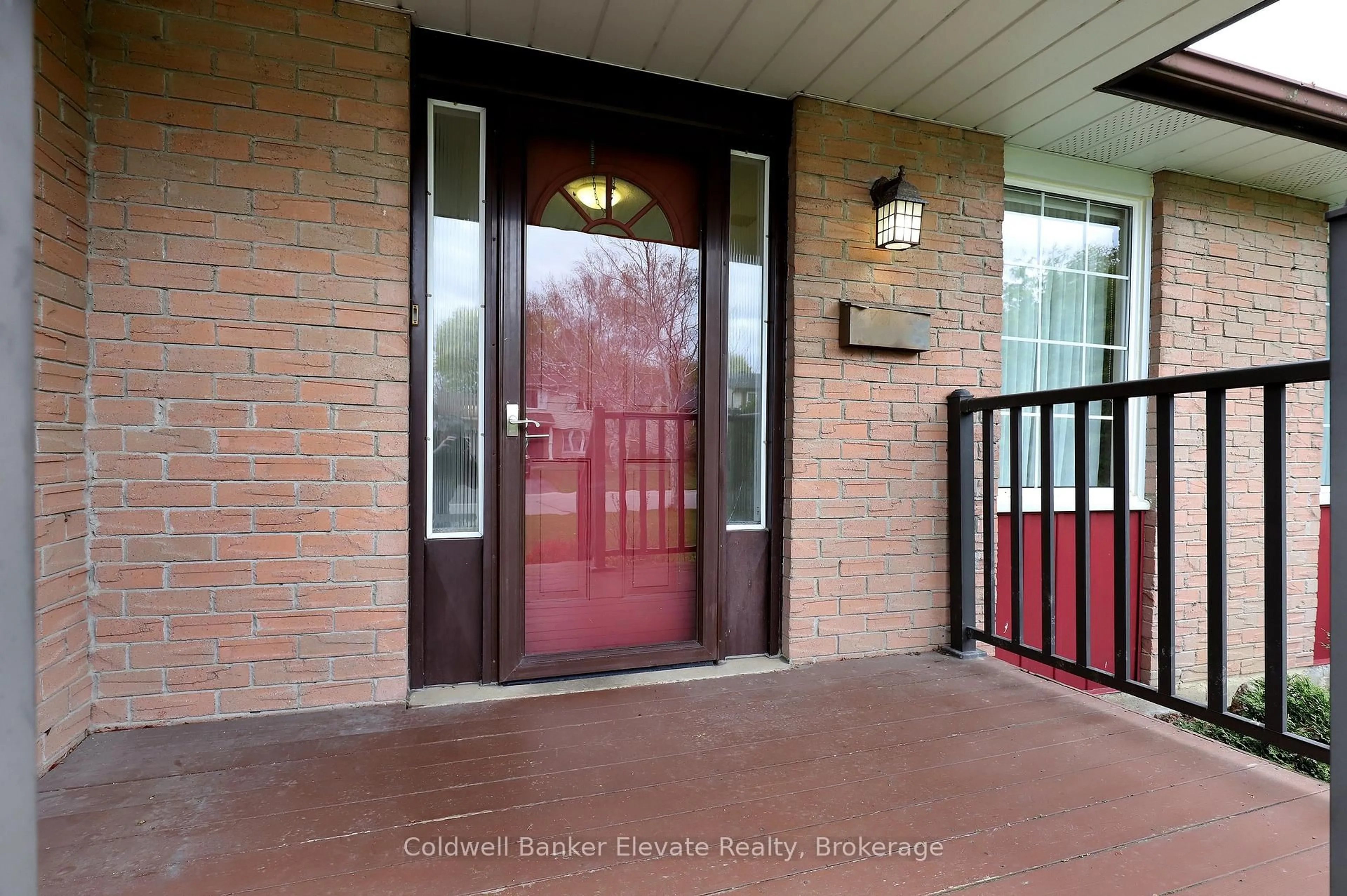 Indoor entryway for 87 Mancroft Cres, Brampton Ontario L6S 2V2