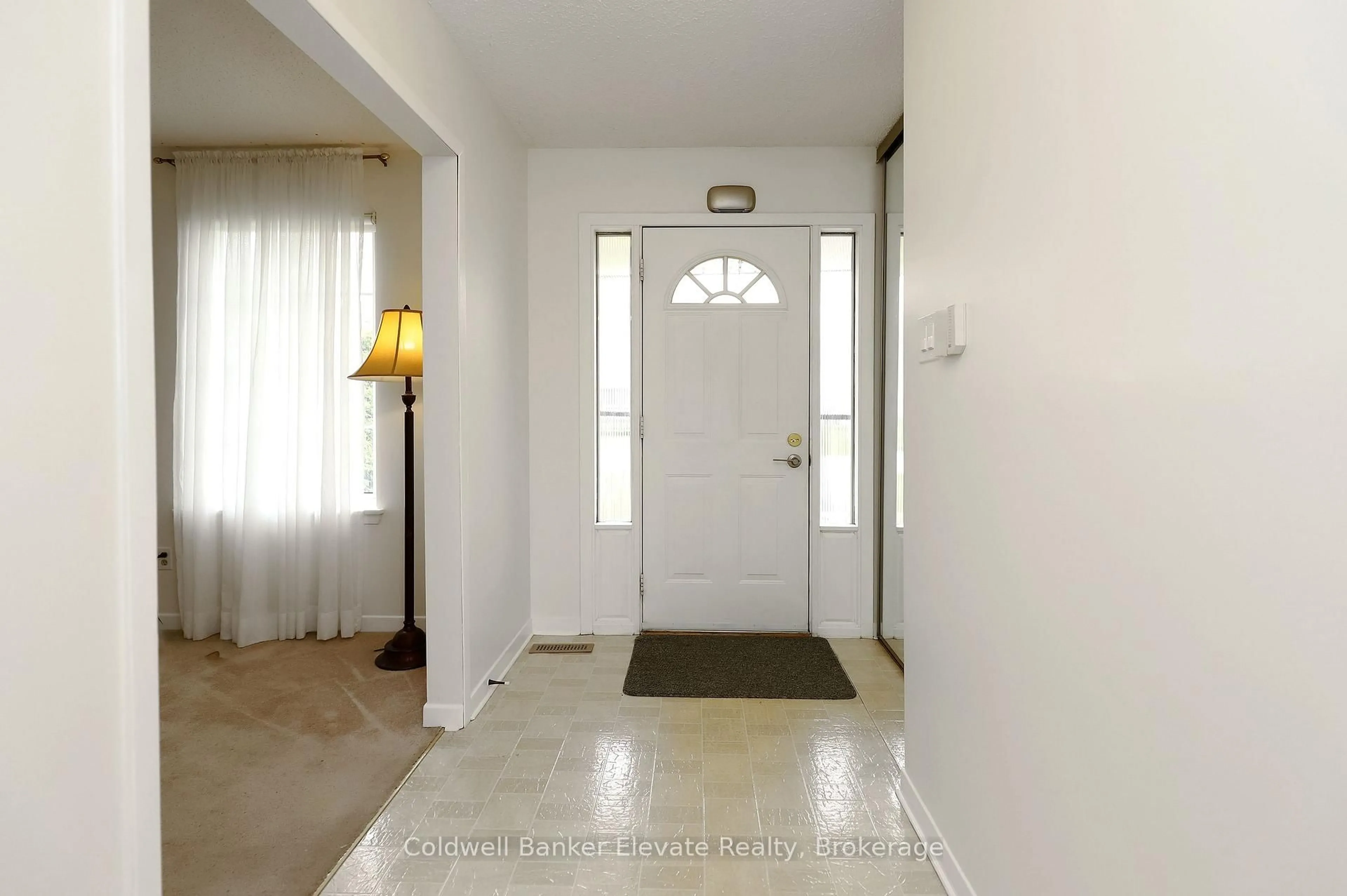 Indoor entryway for 87 Mancroft Cres, Brampton Ontario L6S 2V2