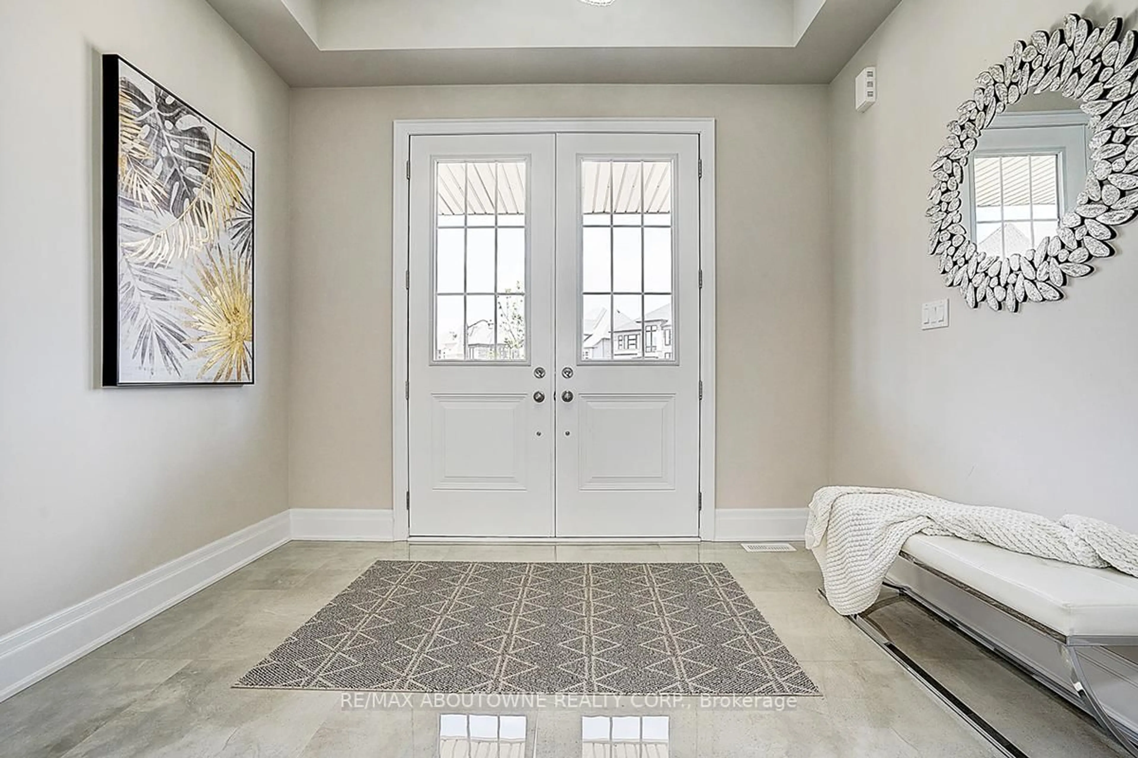 Indoor entryway for 1362 LYNX Gdns, Oakville Ontario L6H 8A1