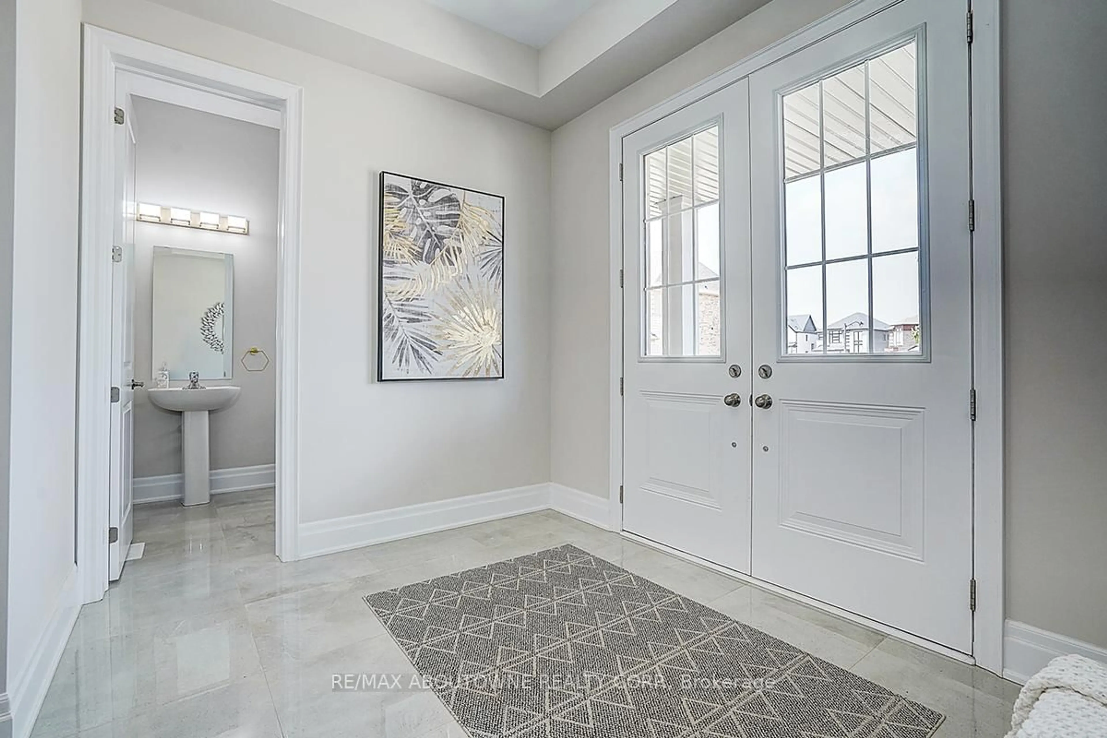 Indoor entryway for 1362 LYNX Gdns, Oakville Ontario L6H 8A1