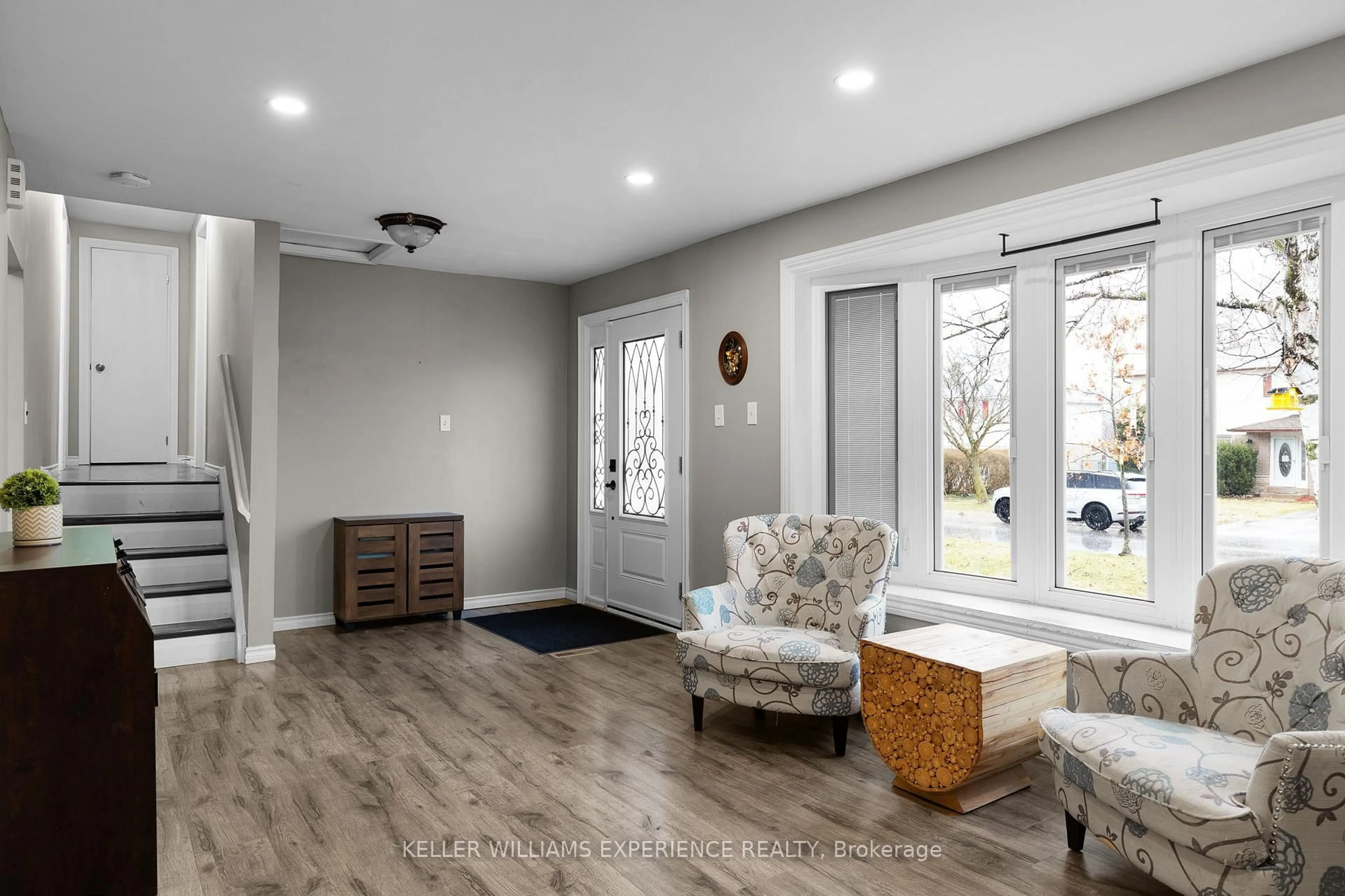 Indoor entryway for 27 Rustic Cres, Orangeville Ontario L9W 1T1