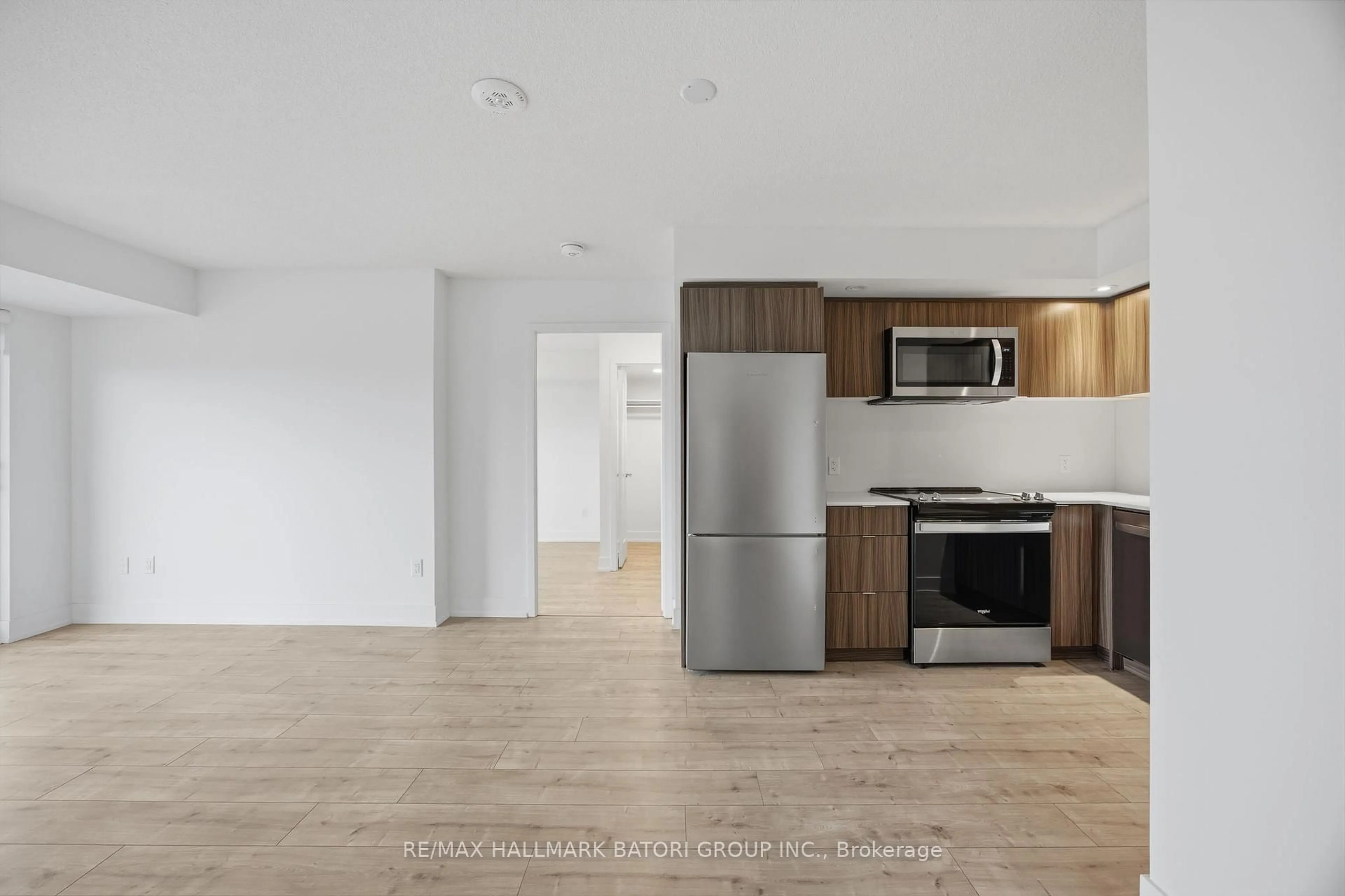 Standard kitchen, unknown for 10 Eva Rd #1505, Toronto Ontario M9C 1E8