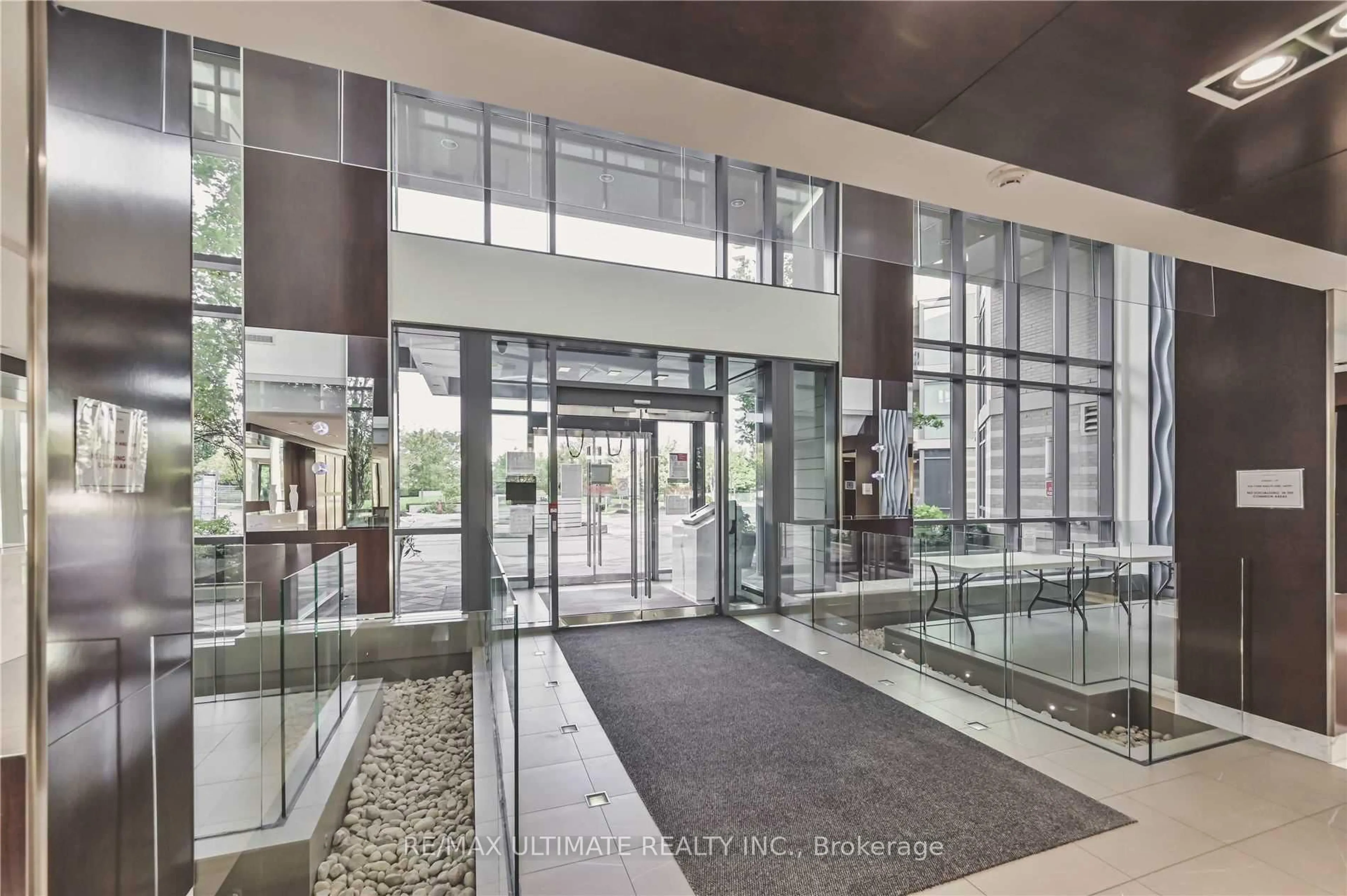 Indoor foyer for 235 Sherway Gardens Rd #2106, Toronto Ontario M9C 0A2