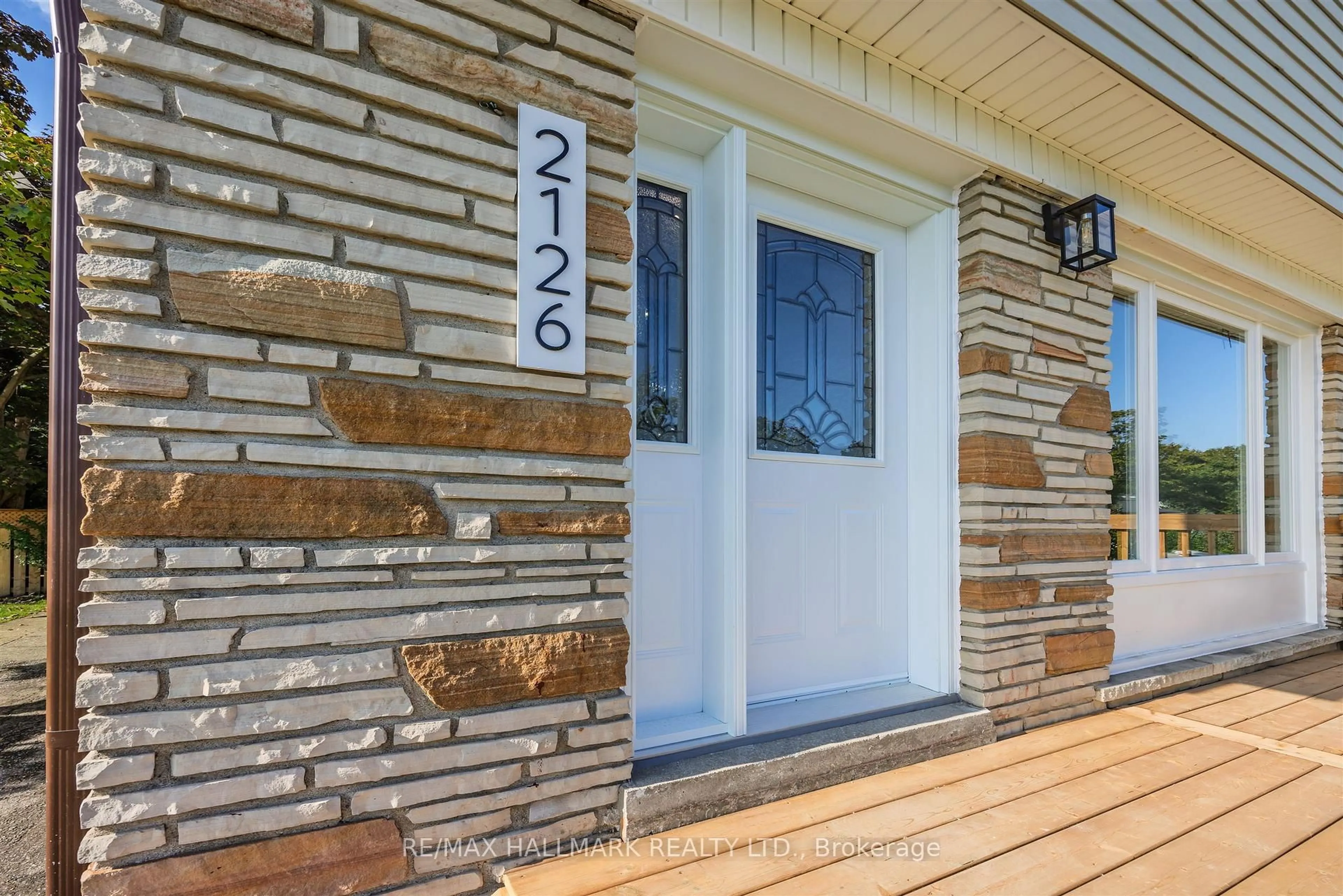 Indoor entryway for 2126 Pashak Crt, Mississauga Ontario L5A 1H7