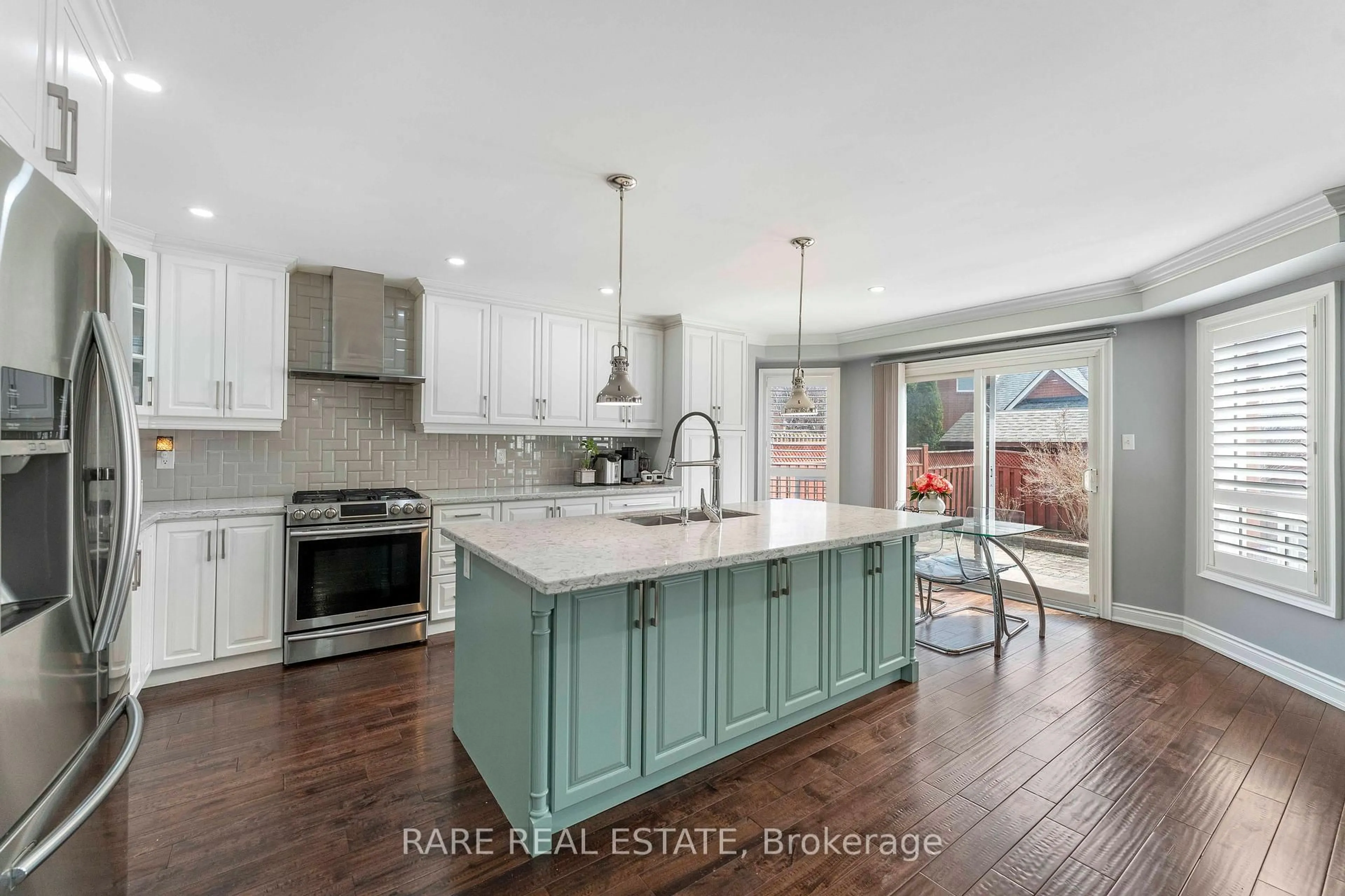 Open concept kitchen, unknown for 33 SOUTHBEND Dr, Brampton Ontario L7A 1K5