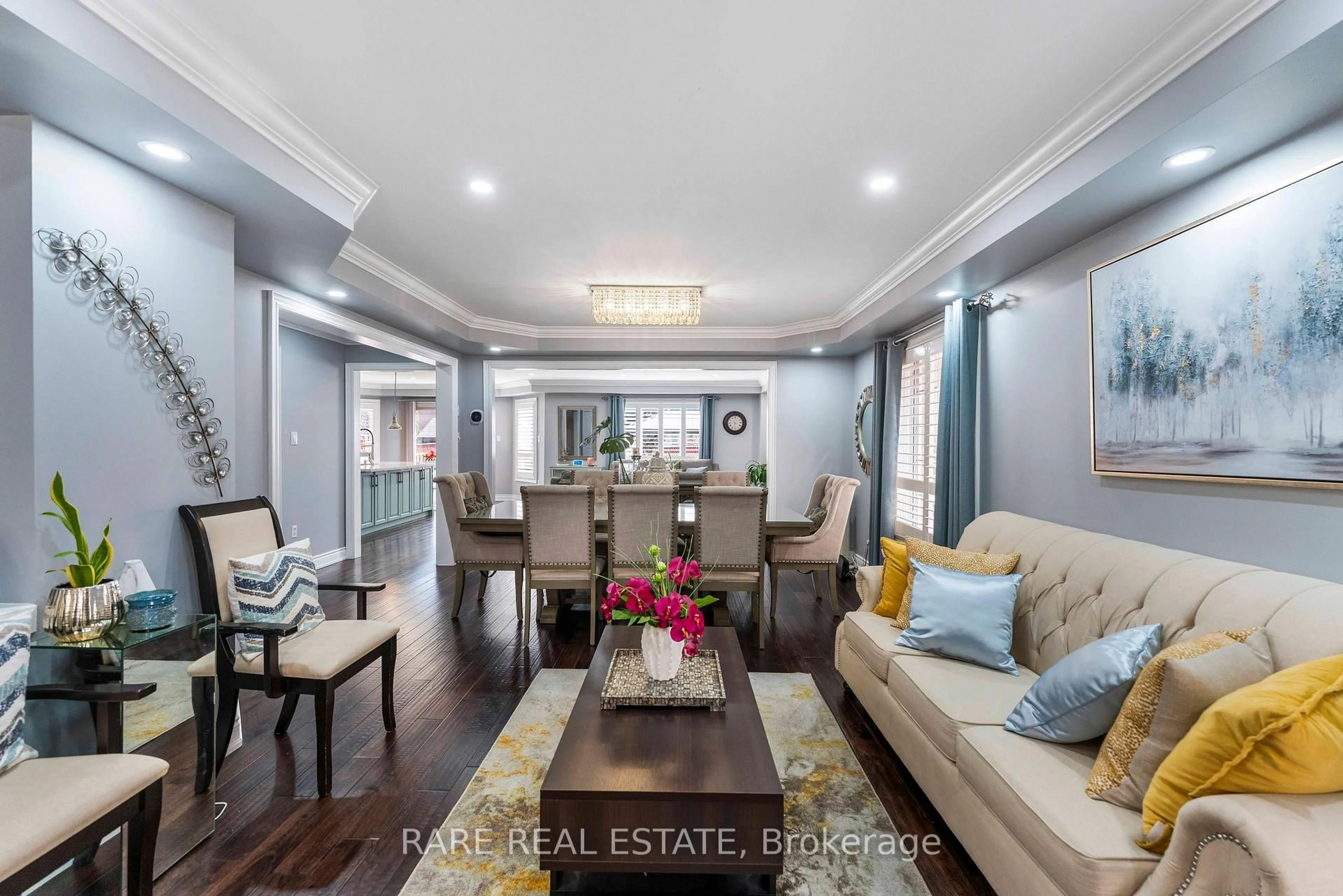 Living room with furniture, wood/laminate floor for 33 SOUTHBEND Dr, Brampton Ontario L7A 1K5