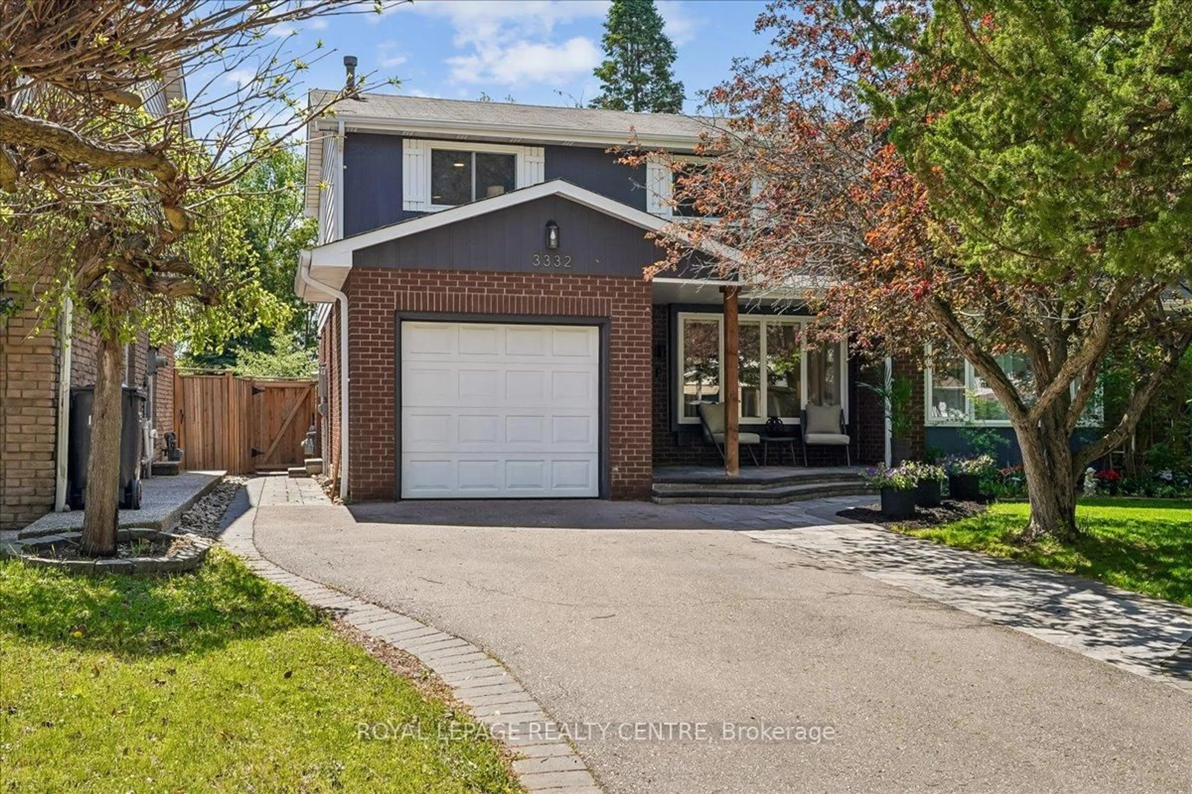 Home with brick exterior material, street for 3332 Chokecherry Cres, Mississauga Ontario L5L 1A9