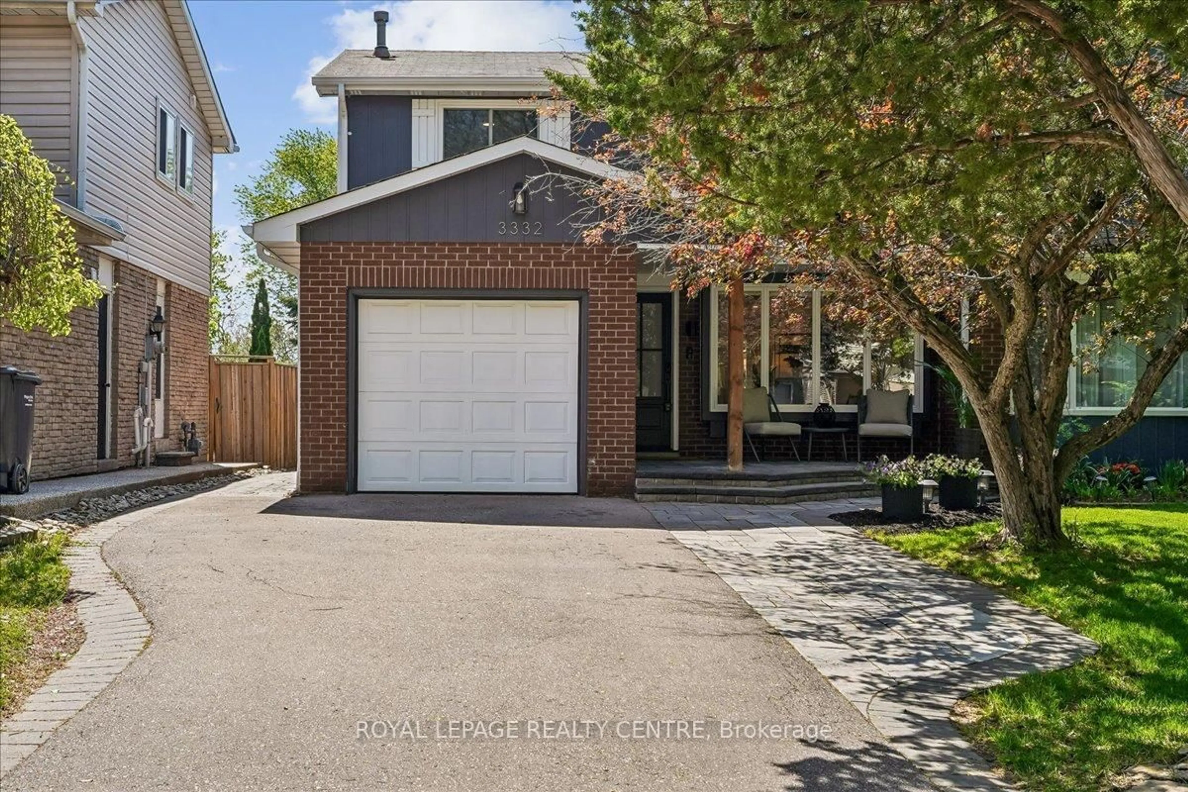 Home with brick exterior material, street for 3332 Chokecherry Cres, Mississauga Ontario L5L 1A9
