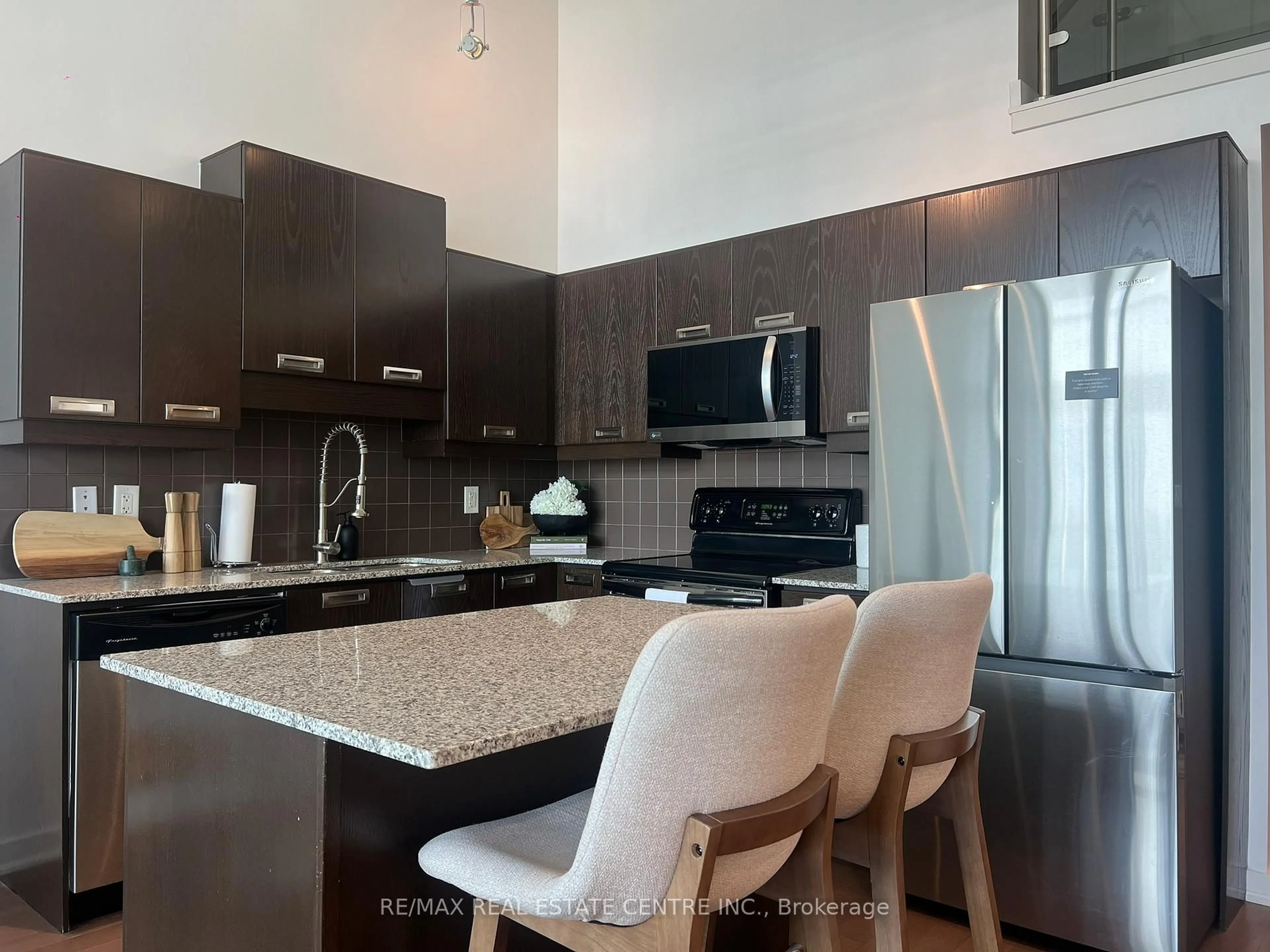 Open concept kitchen, ceramic/tile floor for 2 Fieldway Rd #803, Toronto Ontario M8Z 3L2